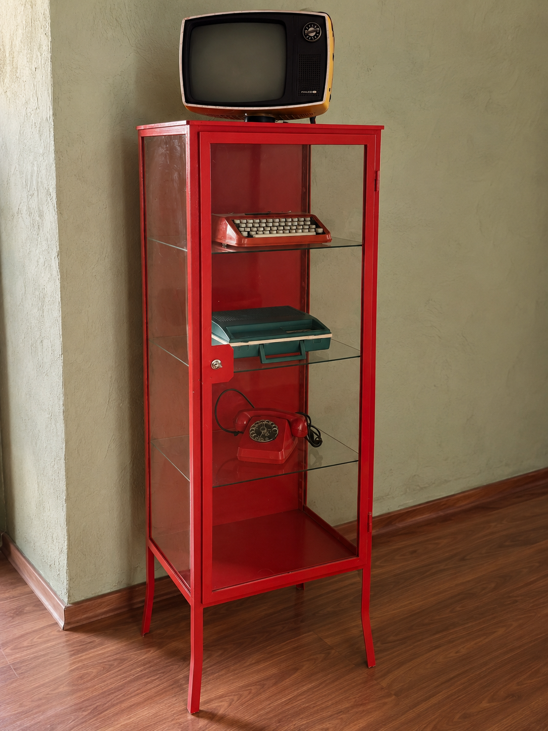 Armário-vitrine antigo vermelho estilo farmacinha