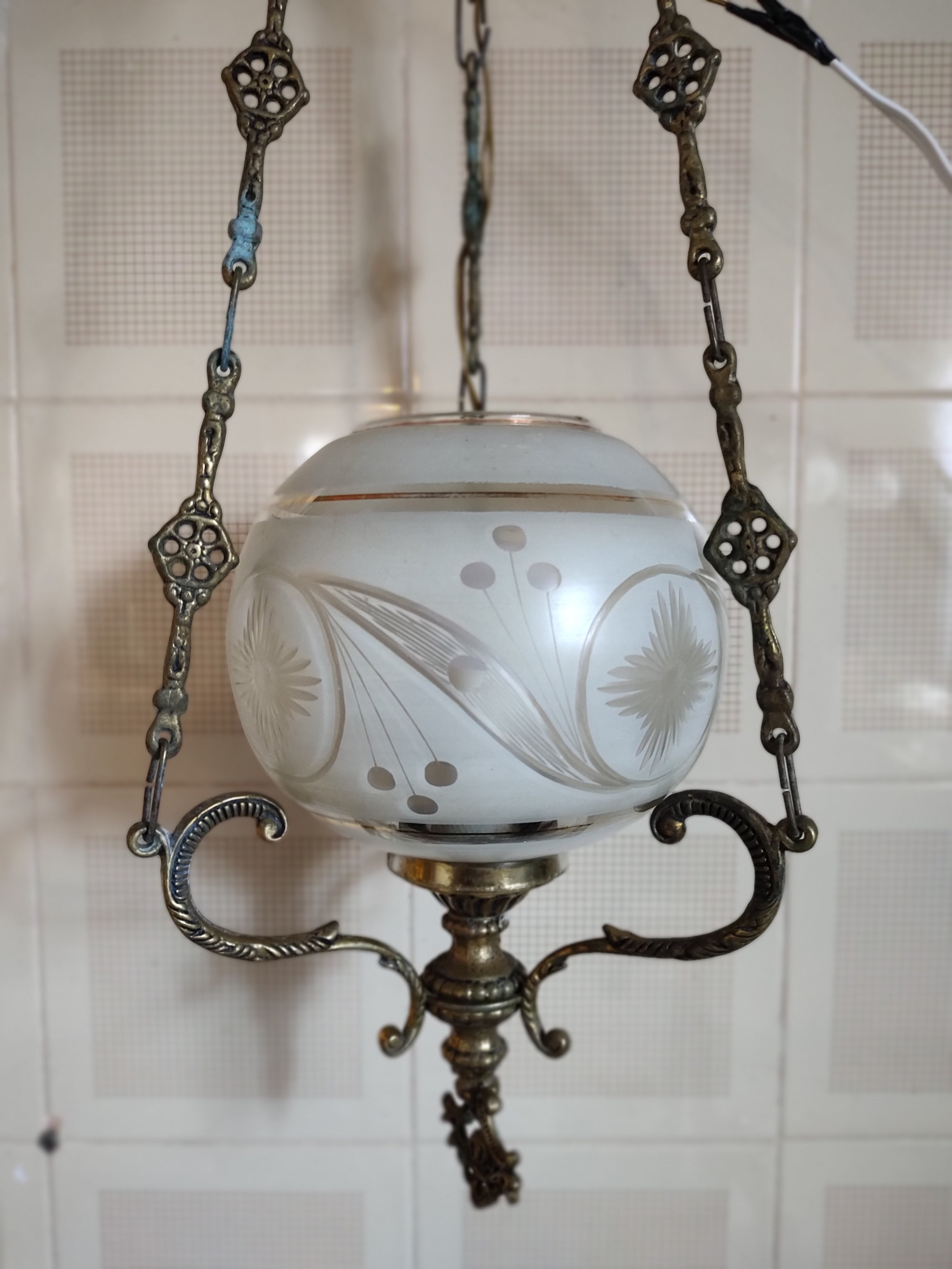 Precioso Lustre / Luminária pendente em metal e vidro lapidado