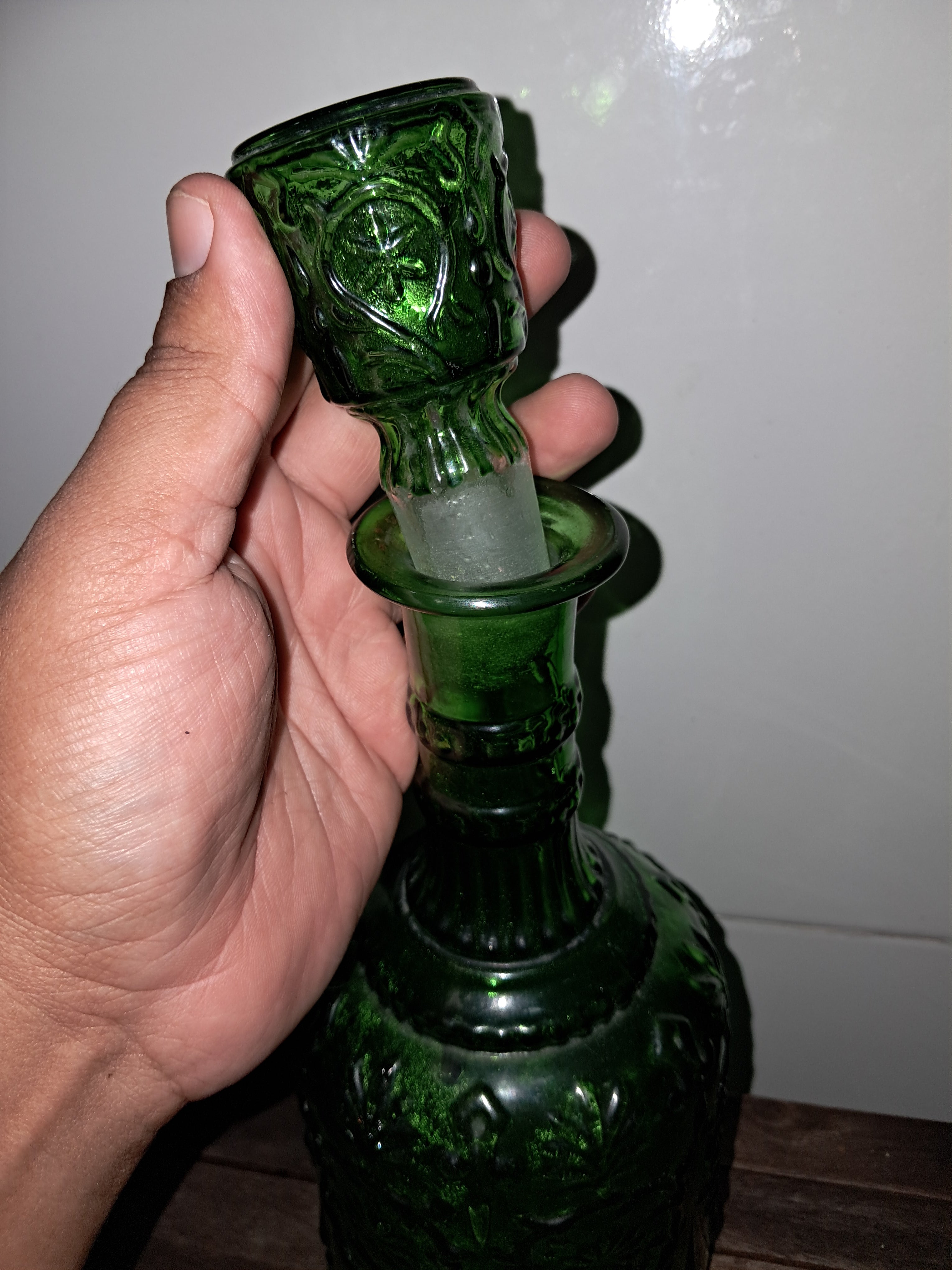 Licoreira com tampa em vidro texturizado verde 