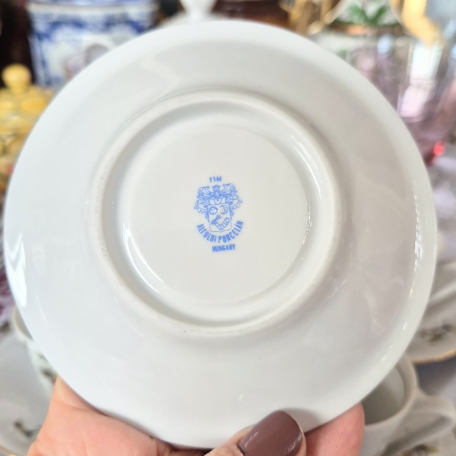 Conjunto com 8 xícaras para café em porcelana vintage húngara Alföldi,  anos 60/70.  Impecáveis,  sem sinal de uso. Dourações à ouro intactas. Lindas!