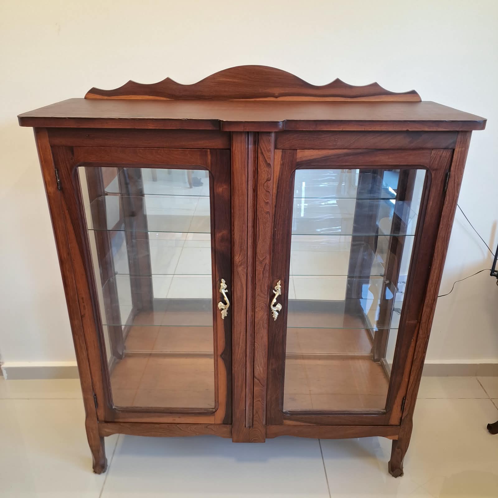 Cristaleira Art Nouveau em Madeira Nobre
