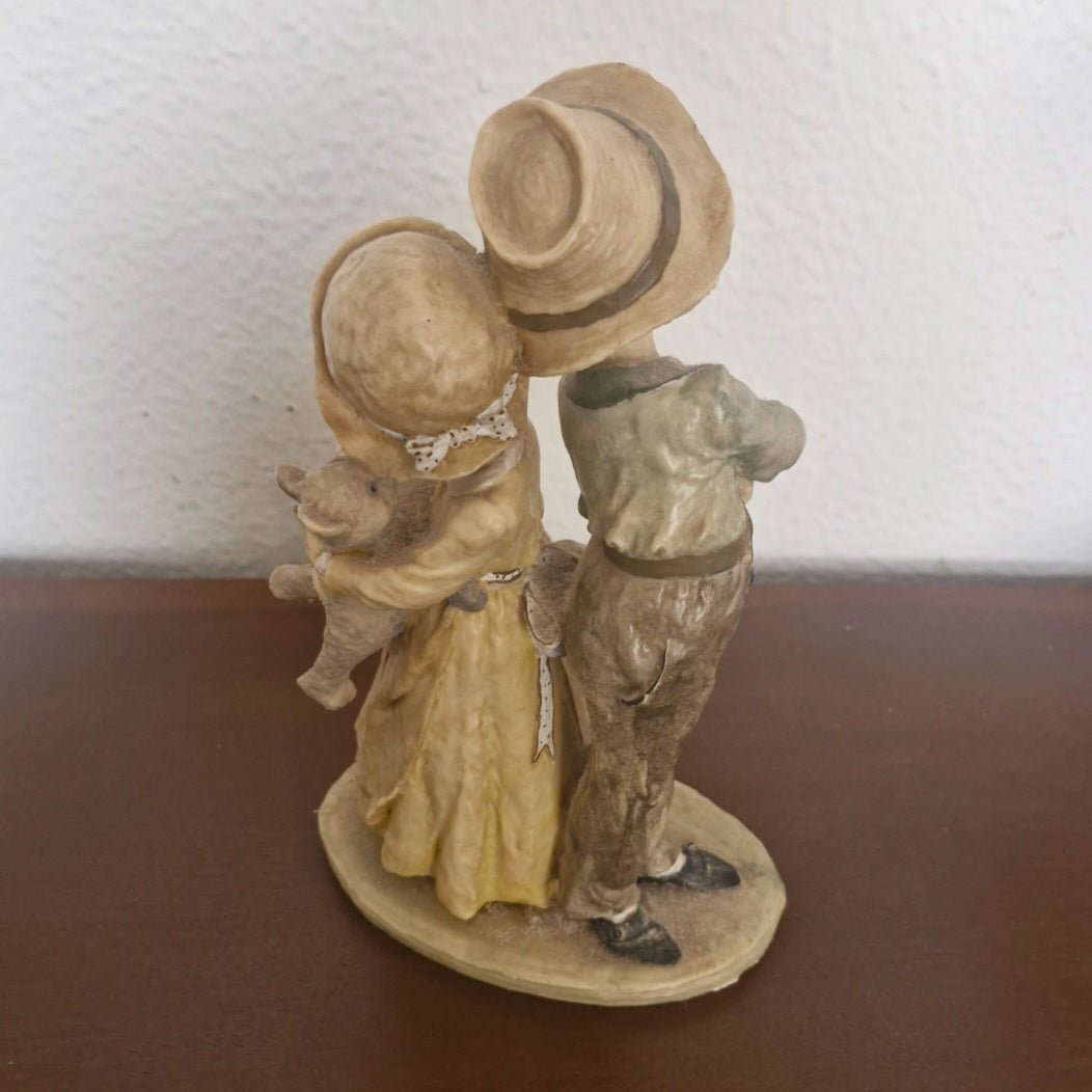 Estatueta de resina figura casal