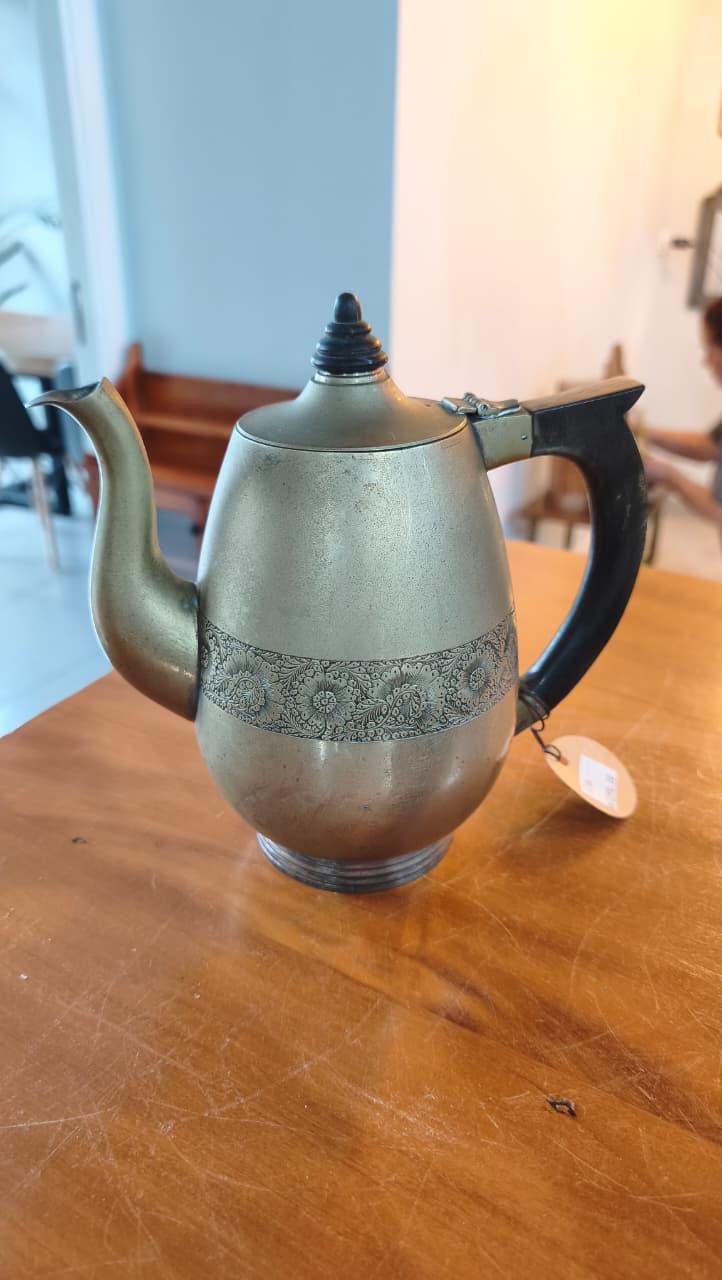 Conjunto Antigo para Chá e Café em Latão com Detalhes Florais – 4 Peças