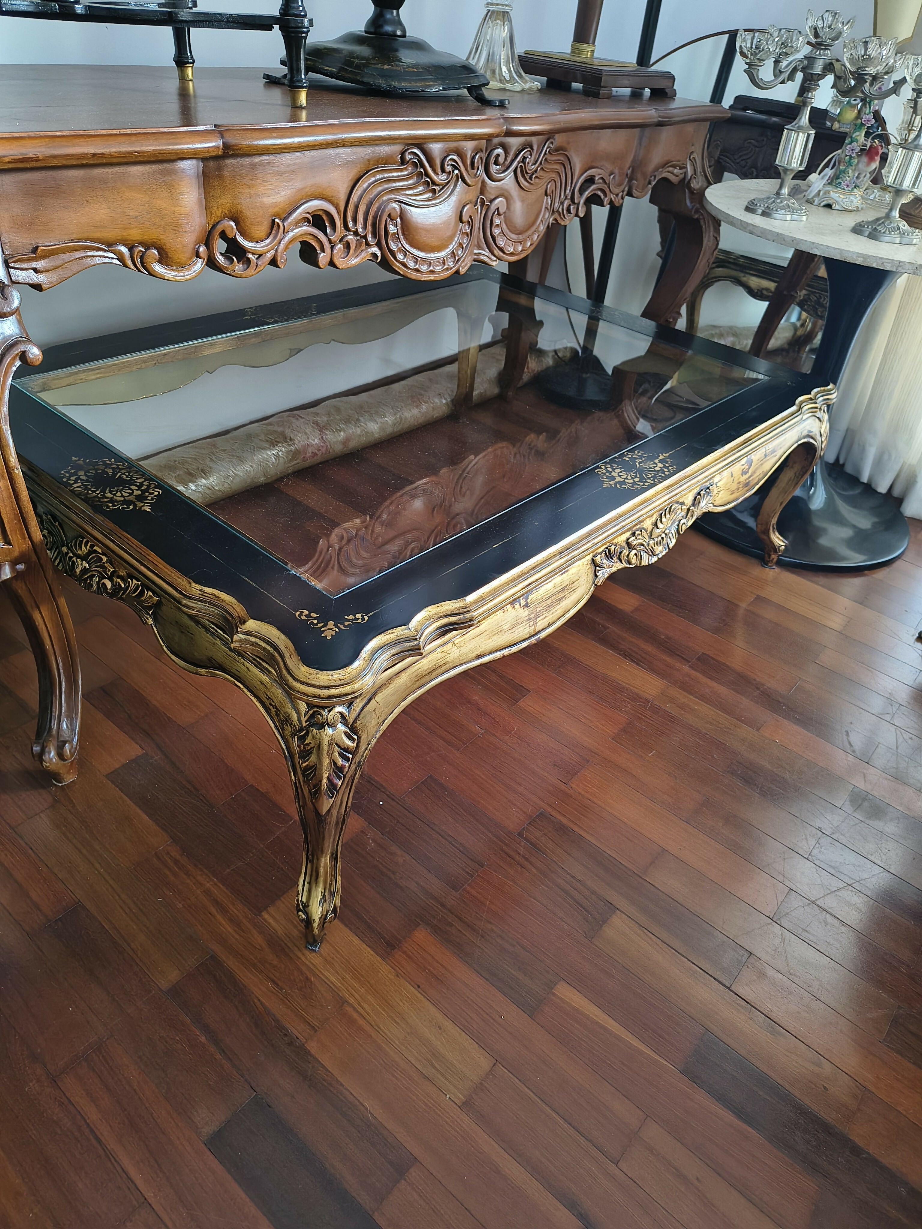 Mesa de Centro em madeira, folhas a ouro e vidro