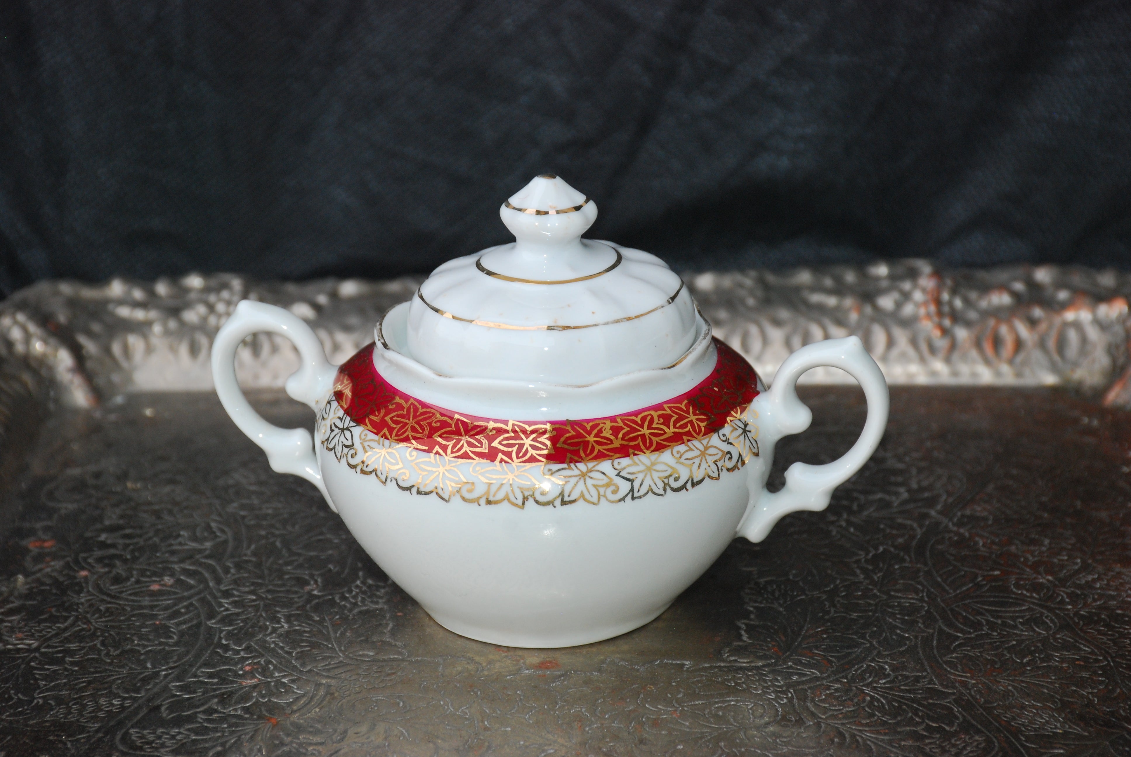 Conjunto de chá Porcelana Renner com detalhe em vermelho endoidada - anos 70 