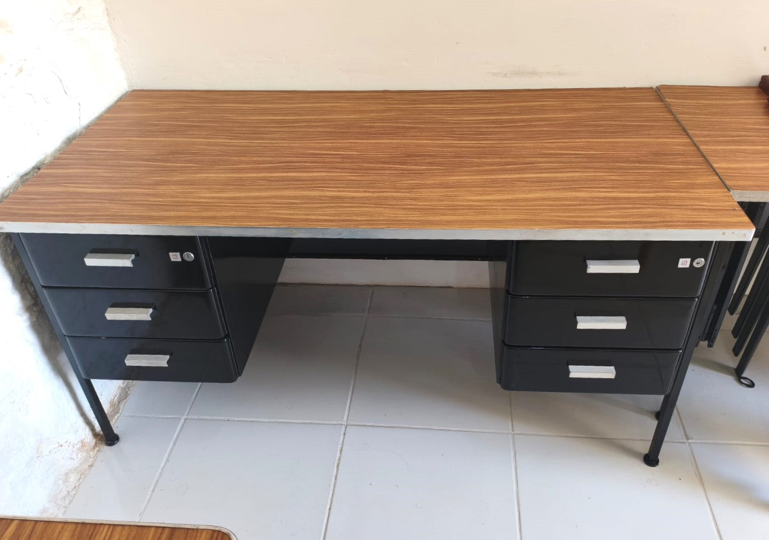 Escrivaninha Industrial de aço 6 gavetas datada entre 1940 a 1950 restaurada c/ pintura automotiva em preto