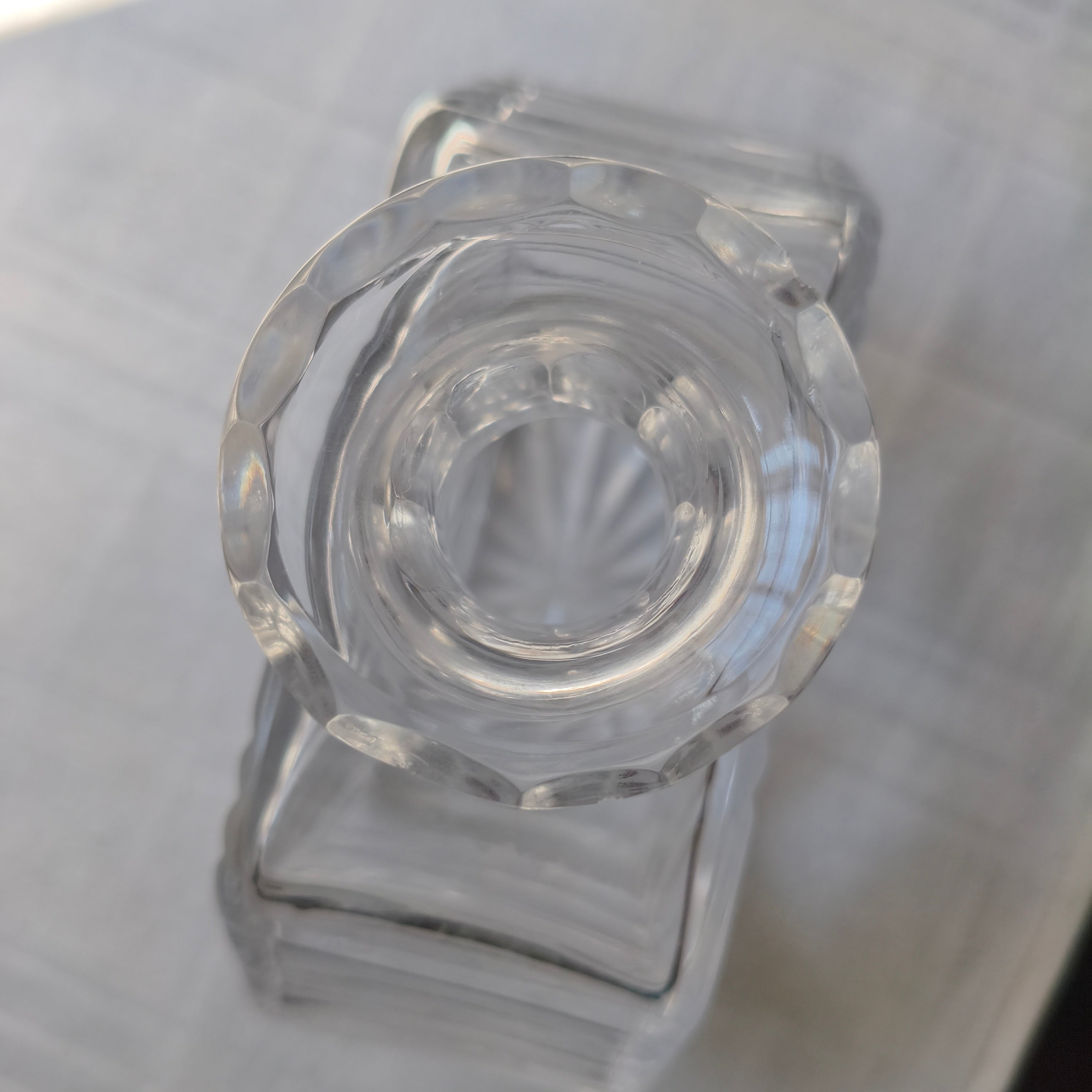 Decanter em cristal lapidado e tampa facetada - Licoreira