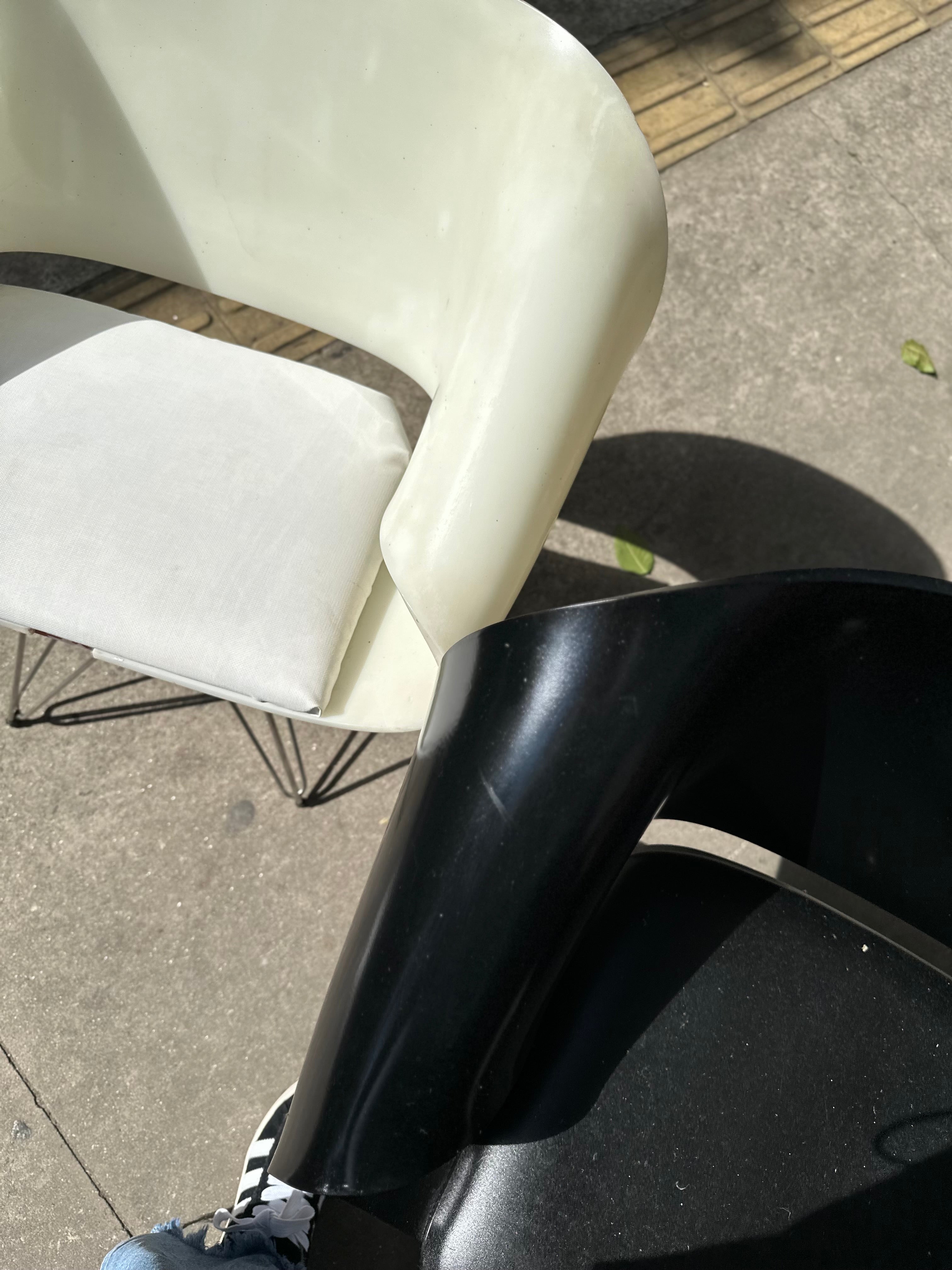 Par de Poltronas estilo Envelope (preto e branco) 