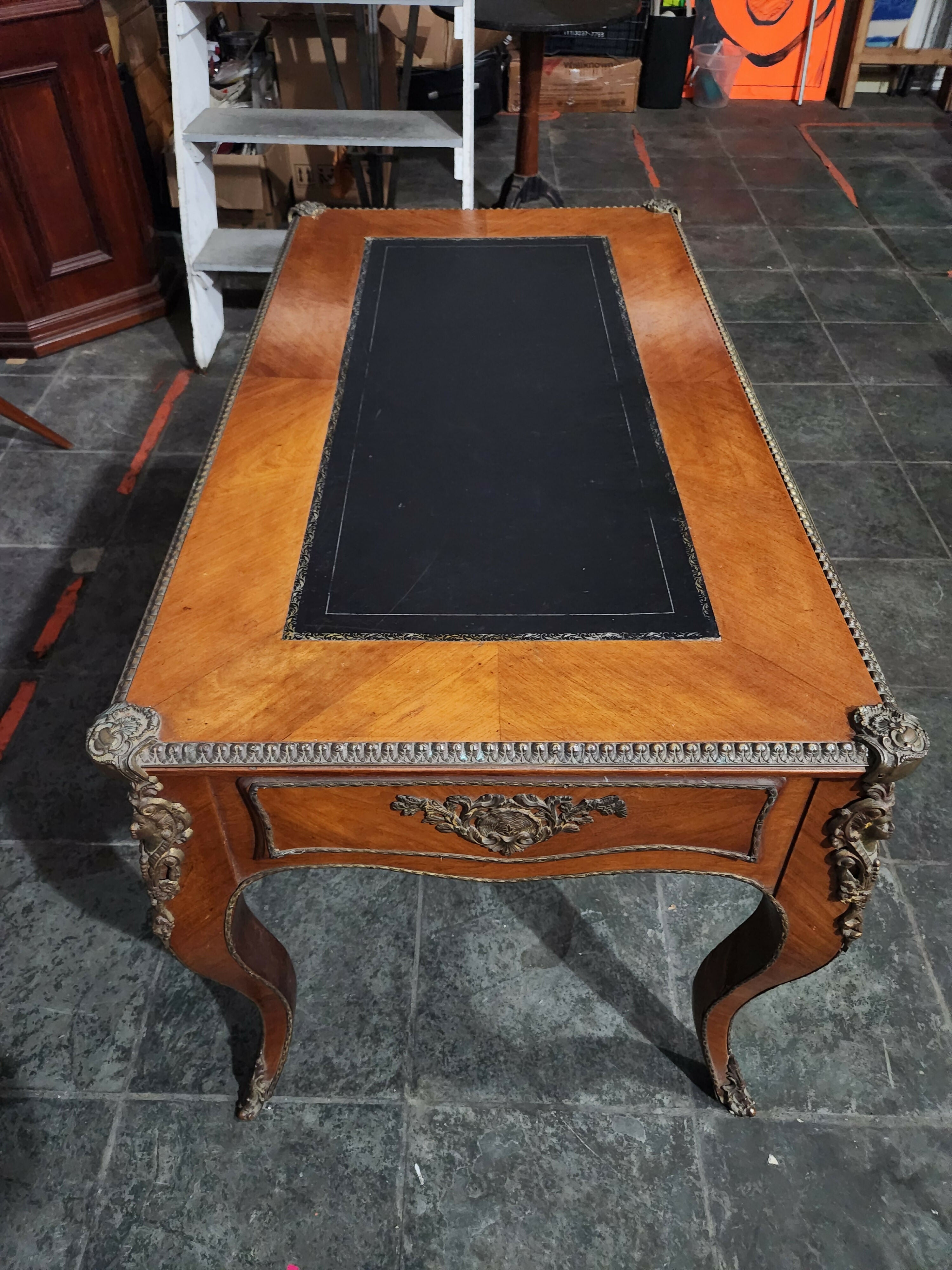 Escrivaninha estilo francês Luis XV