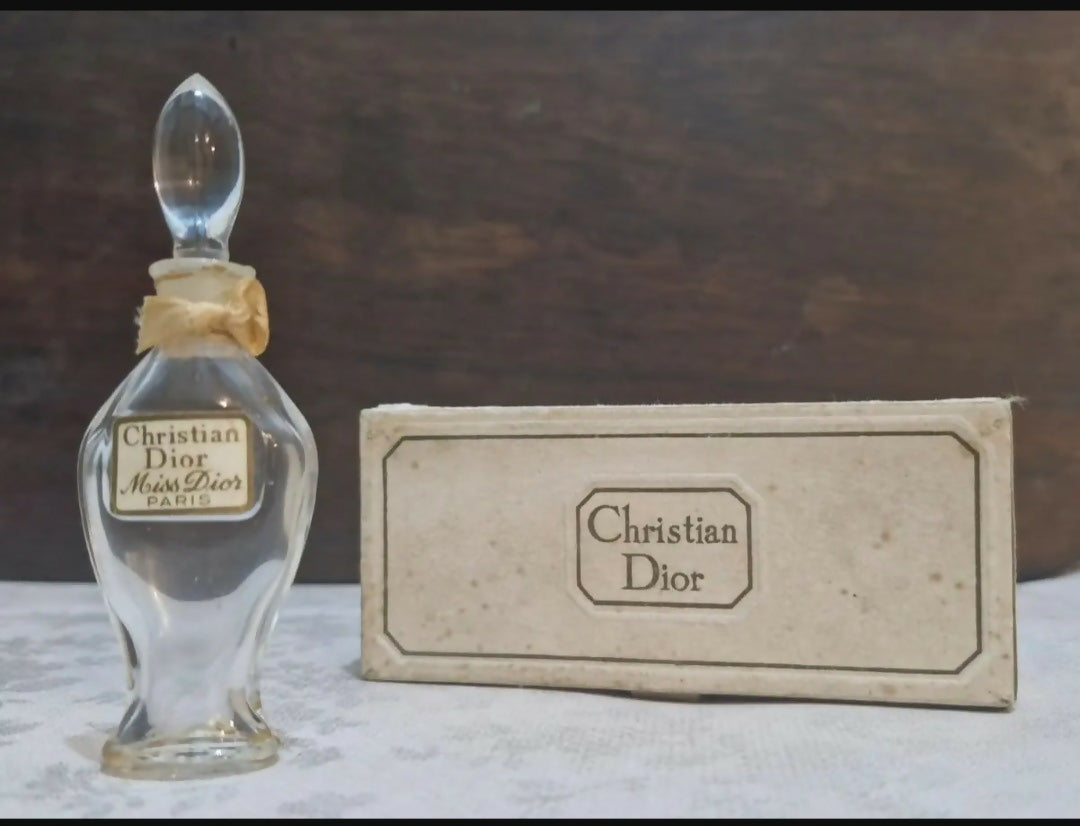 Coleção Rara de Frascos de Perfumes Franceses