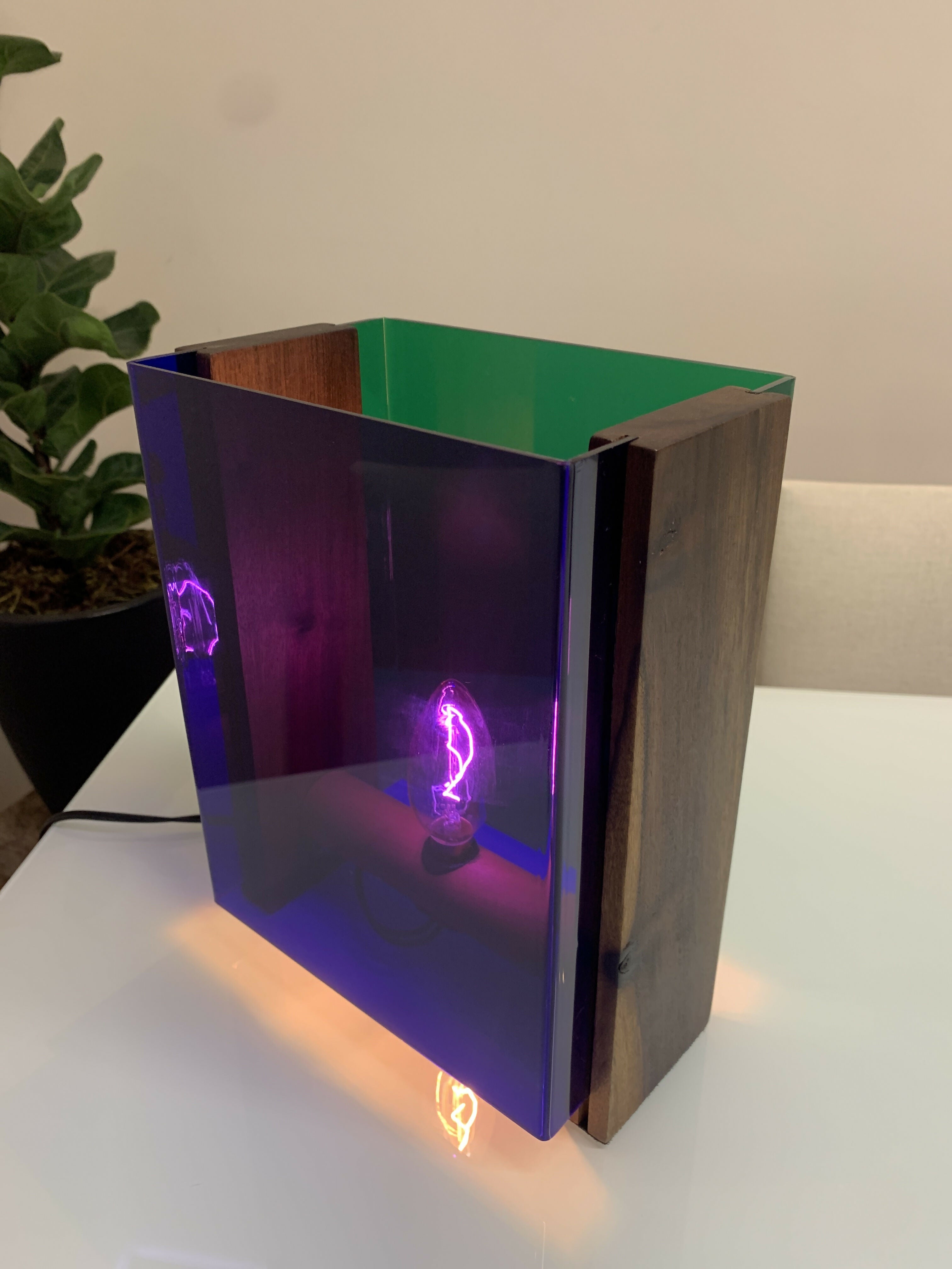 Luminária em acrílico azul e verde