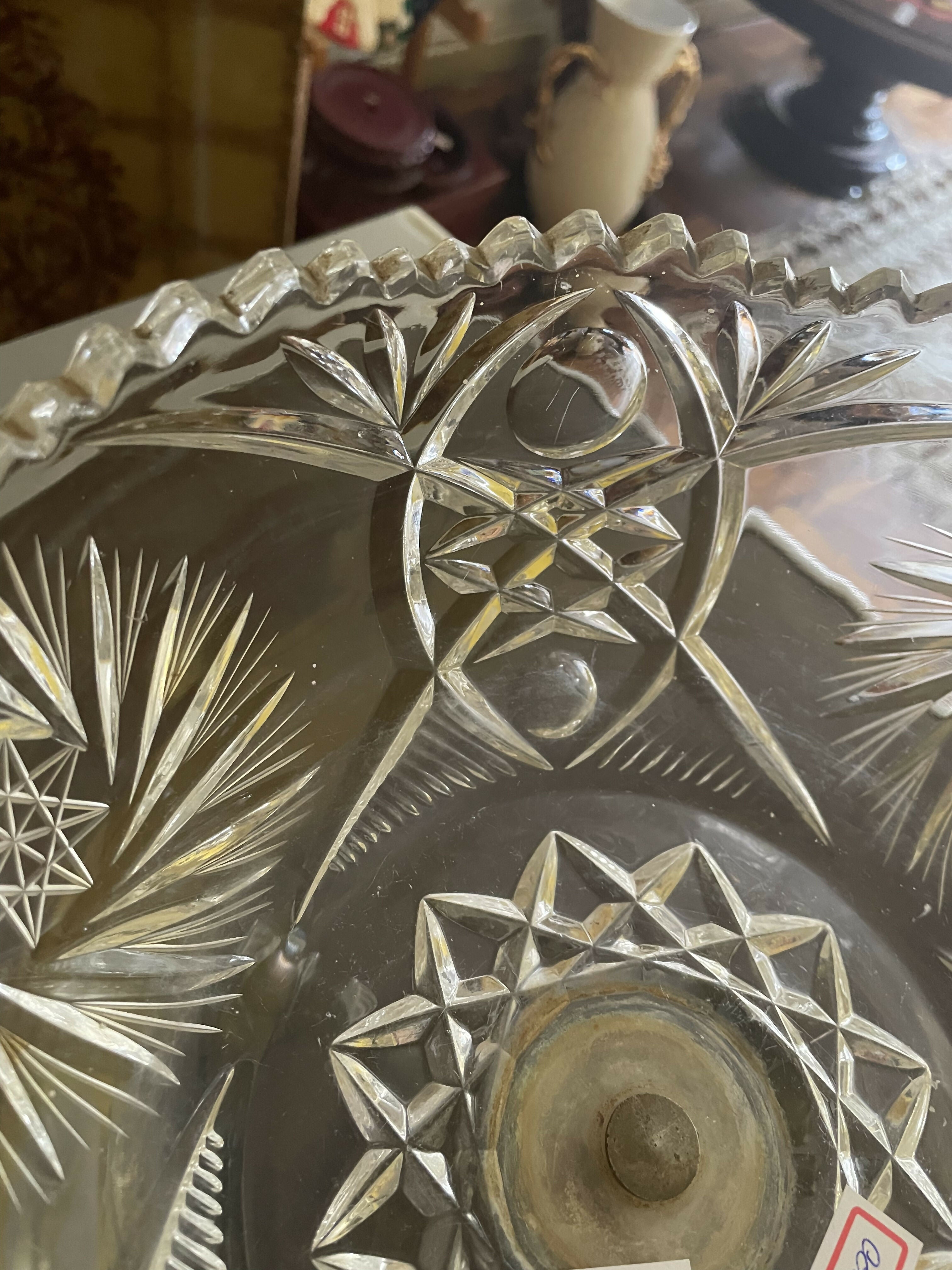 Fruteira de cristal com pé de bronze