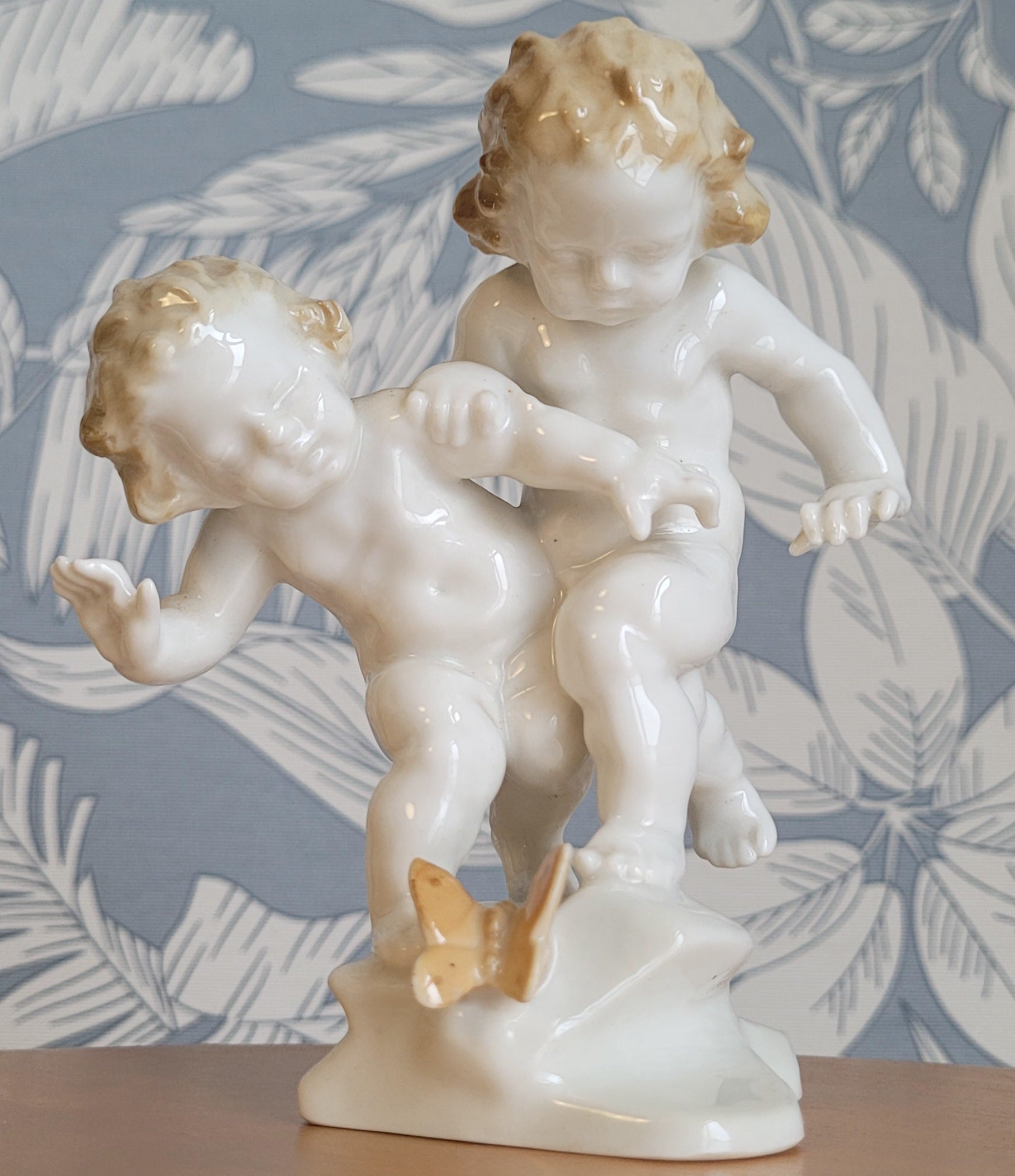 Rara Escultura em Porcelana Alemã Hutschenreuther Anos 30/40 – Assinada K. Tutter – Impecável
