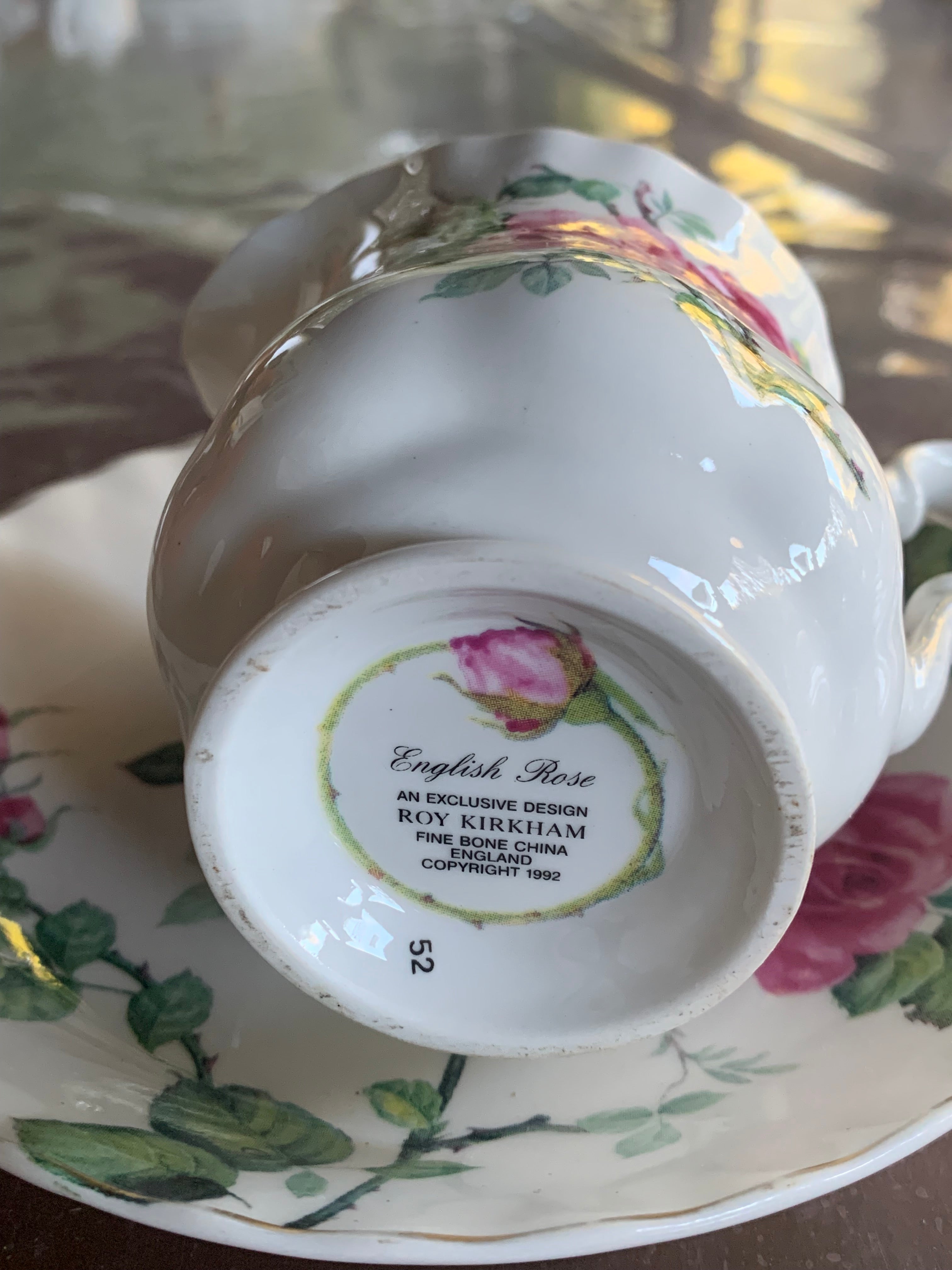 Delicado conjunto em faiança inglesa Roy Kirkham com Rosas 