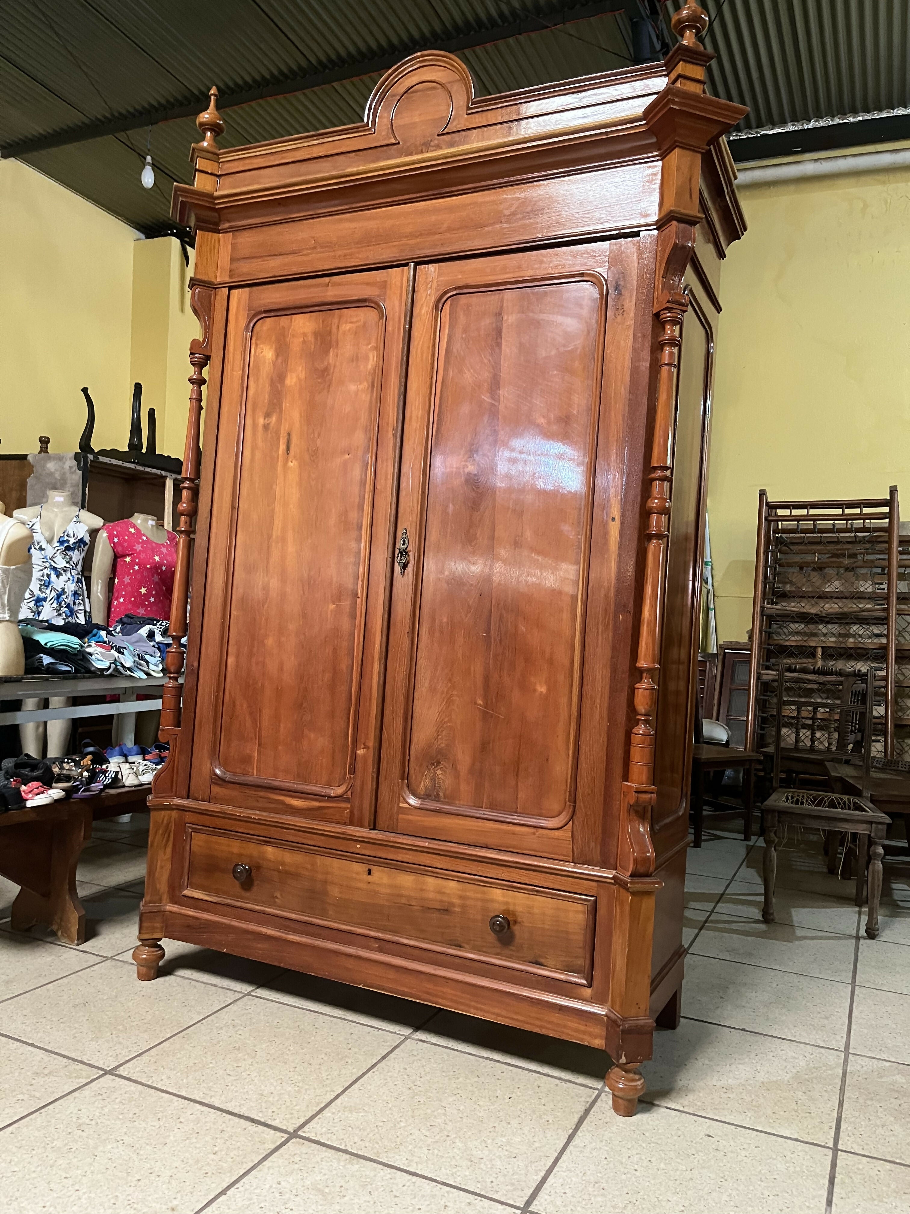 BELÍSSIMO GUARDA ROUPAS IMPÉRIO (medidas legenda)