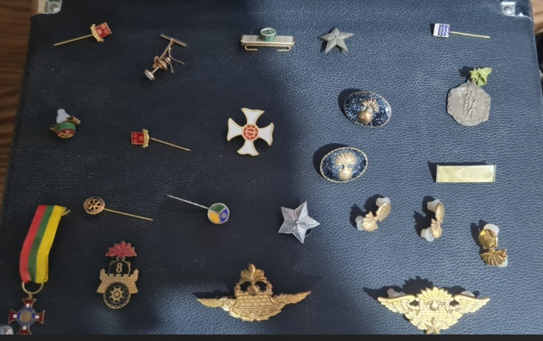 Lote 34 Peças Militaria Brasileira (Medalhas, Insígnias e etc) 