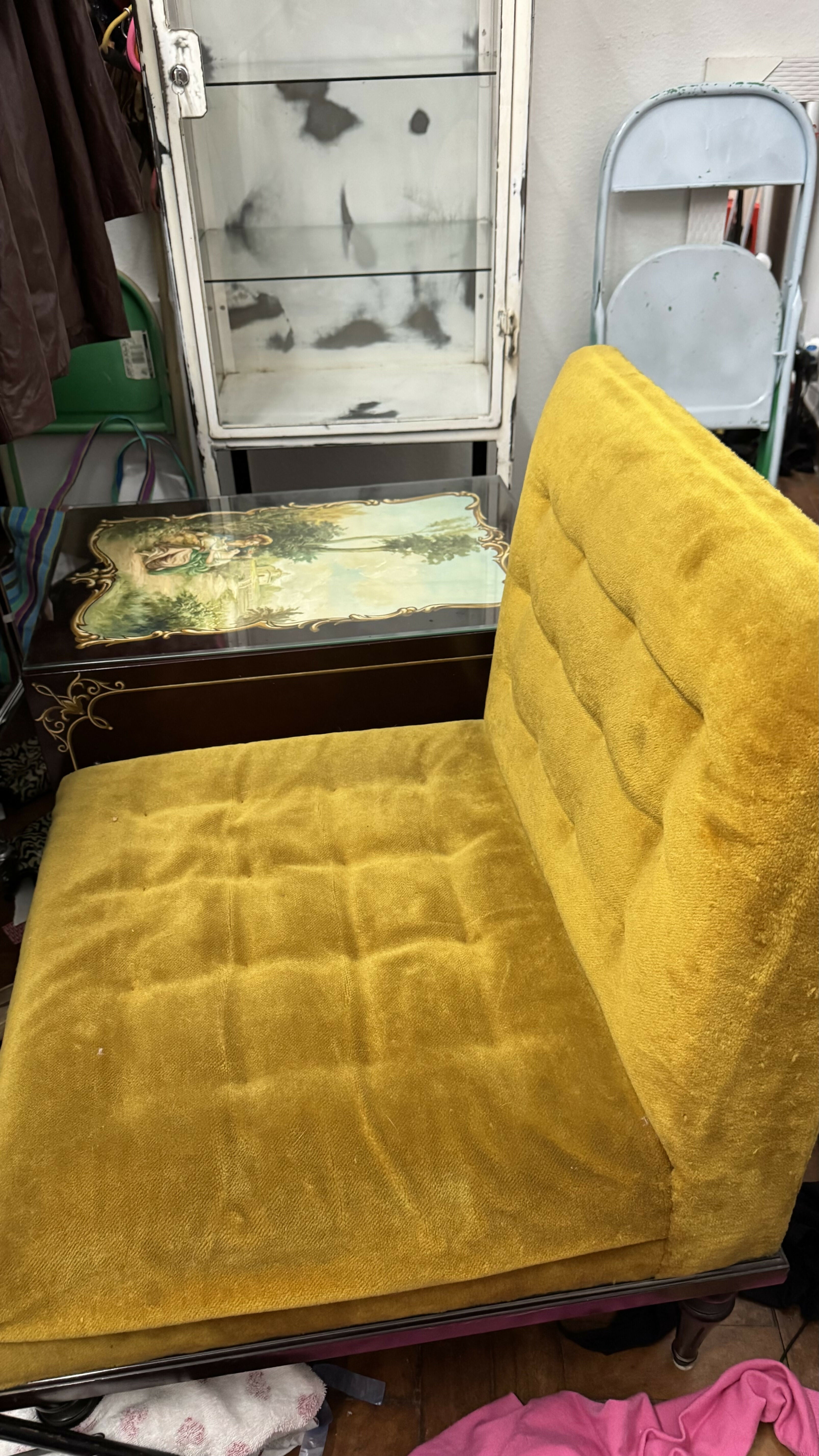 Fofoqueira Retrô Anos 60/70 - Veludo Mostarda Original e Tampo Pintura Rococó