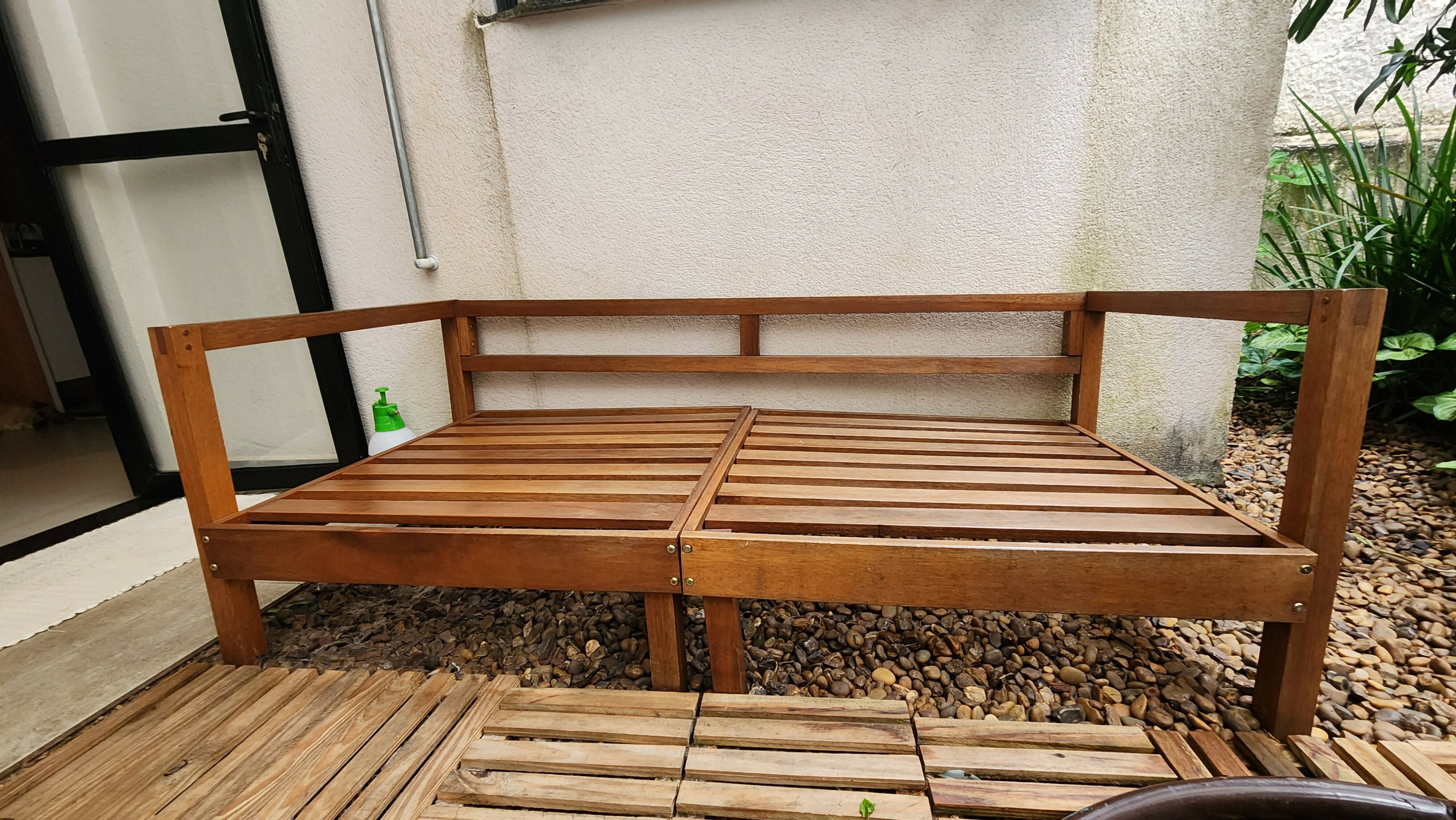 Sofá madeira - 1 sofá 2 lugares + 1 poltrona com almofadas em espuma