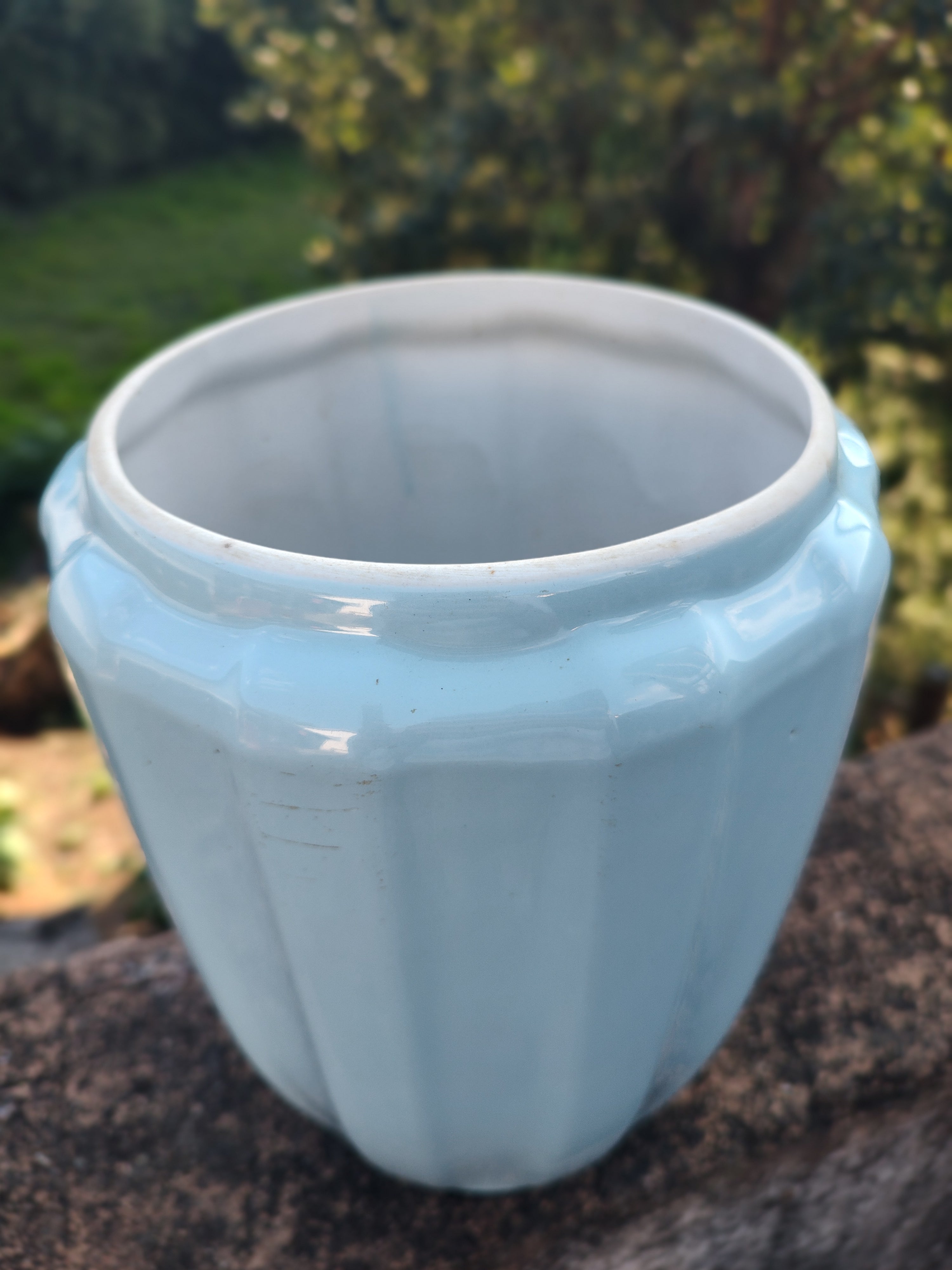 Grande vaso antigo em porcelana azul canelada (26cm altura) - anos 60
