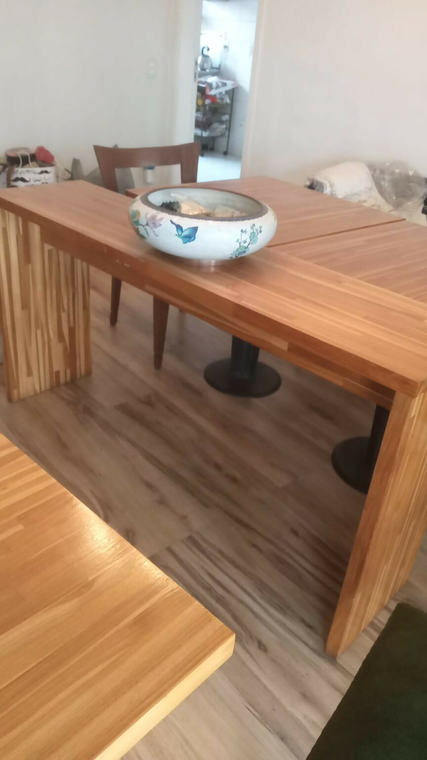 Mesa de 8 lugares em madeira teca