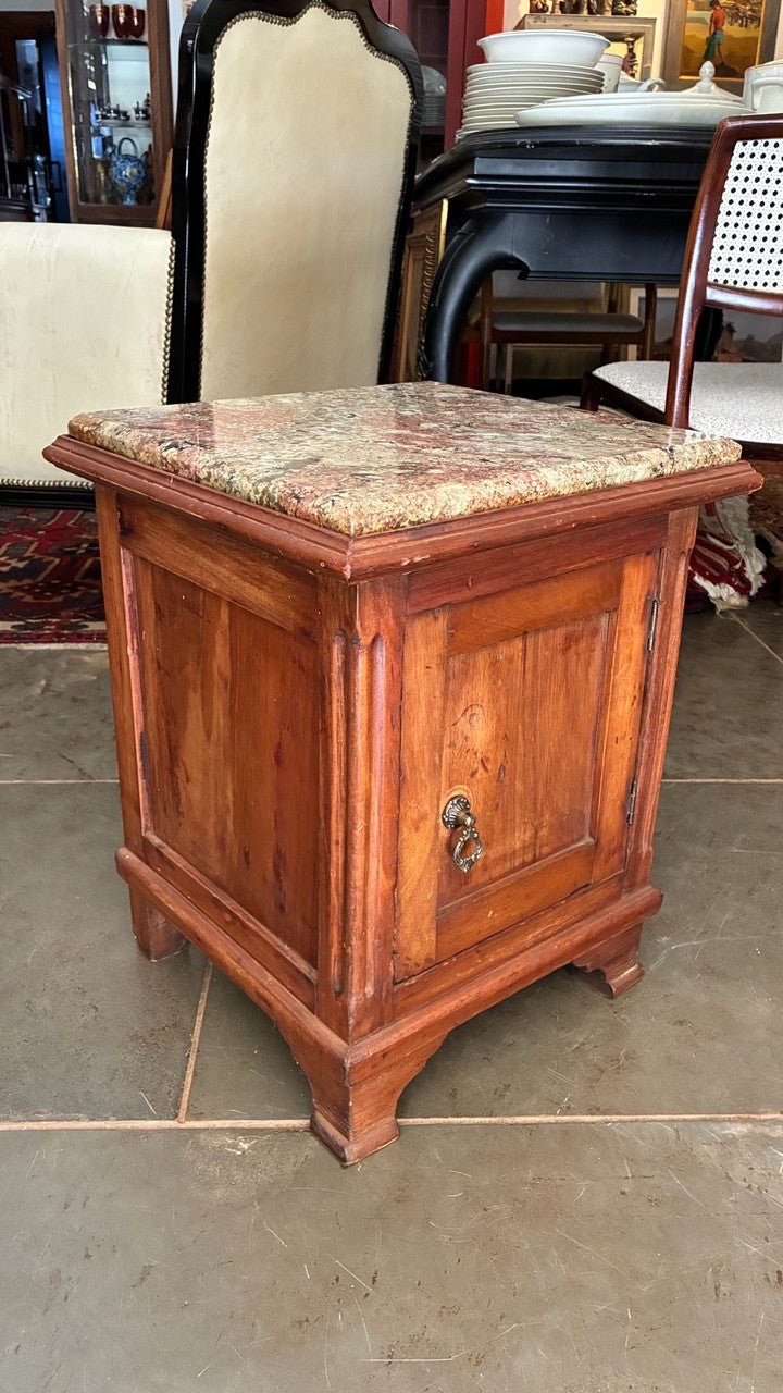 Mesa de Cabeceira em Madeira com Tampo de Mármore