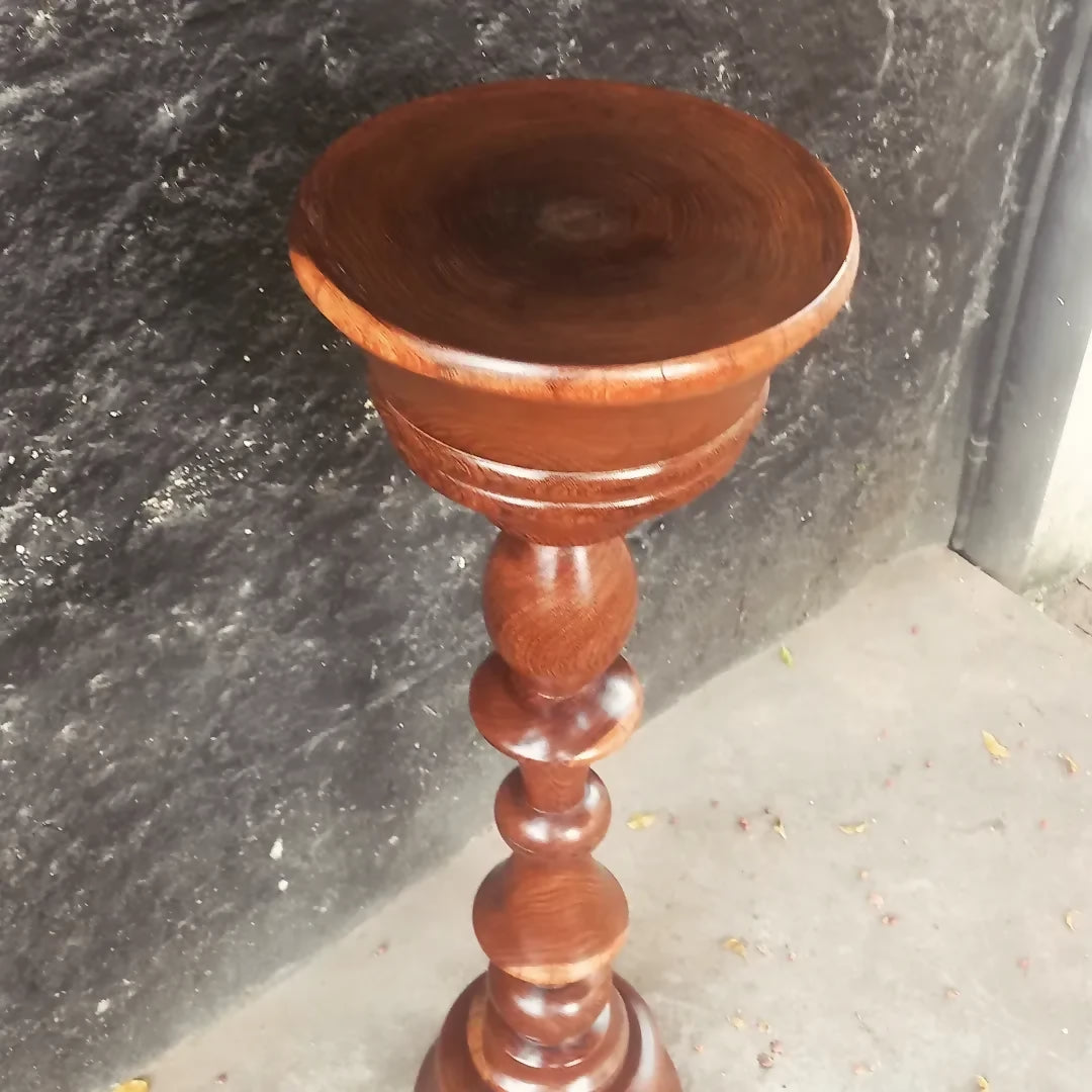 Floreira ou Pedestal em madeira (recém restaurada) 