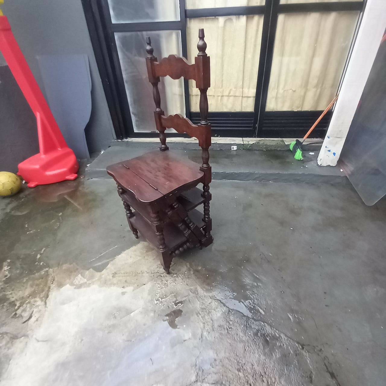 Cadeira / escada em madeira