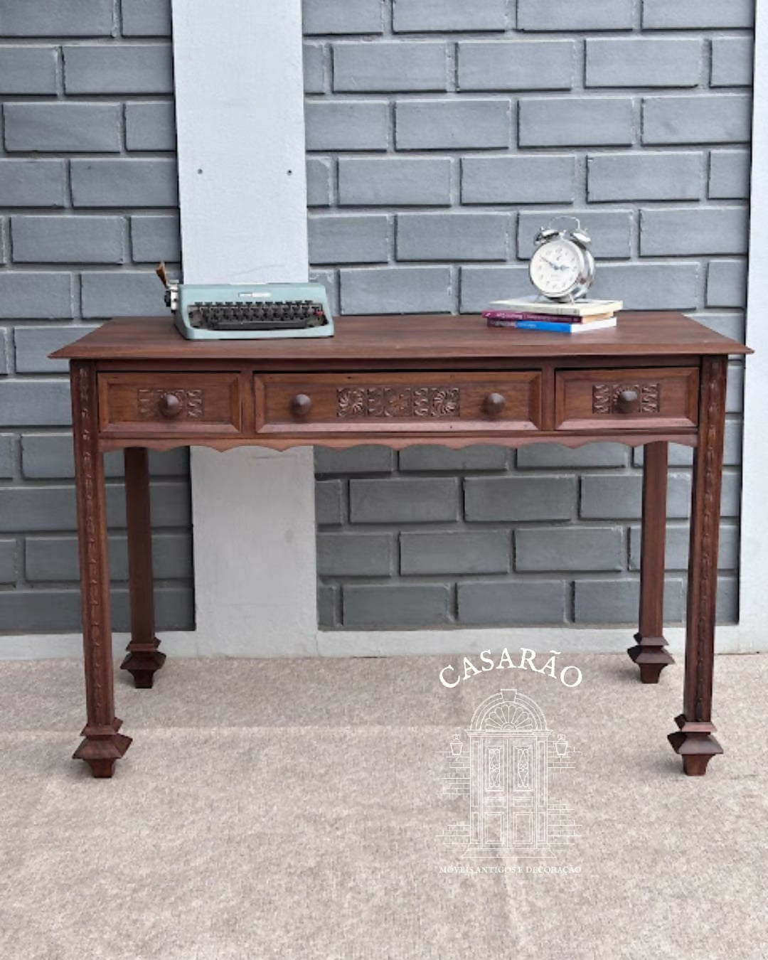 Aparador / escrivaninha em madeira maciça e 3 gavetas