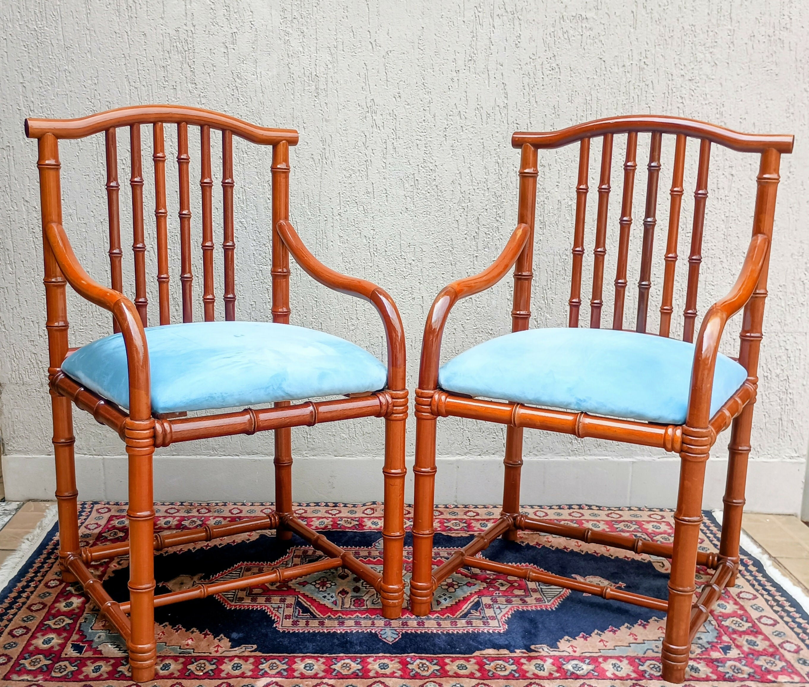 Par de cadeiras com braço em madeira maciça design bambu dec. 1970