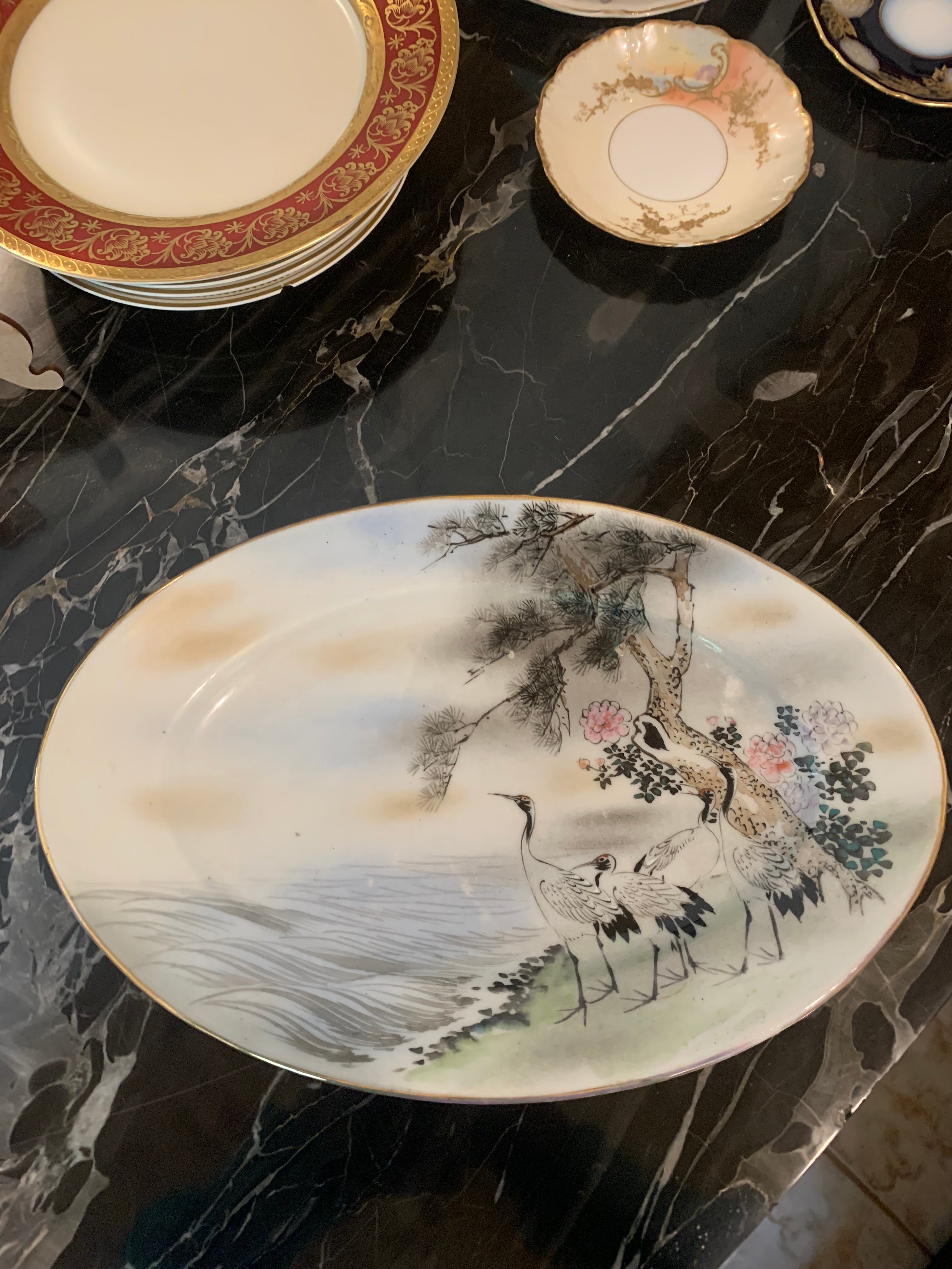 Lindíssima travessa oval de origem japonesa em porcelana