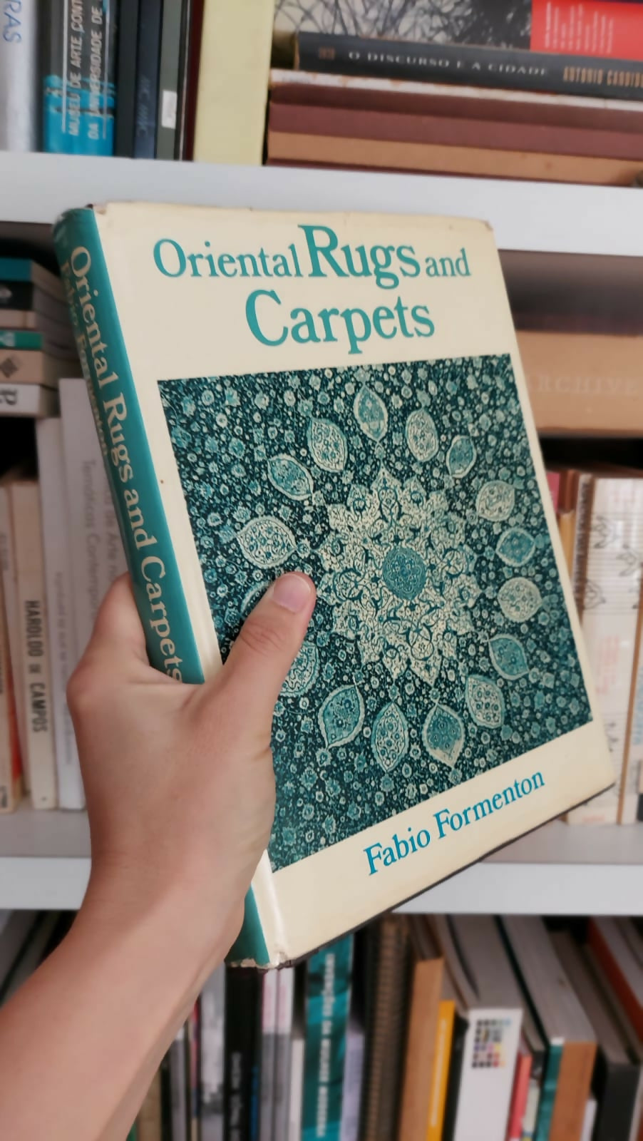 Livro "Oriental Rugs and Carpets" de Fabio Formenton - Edição de 1974