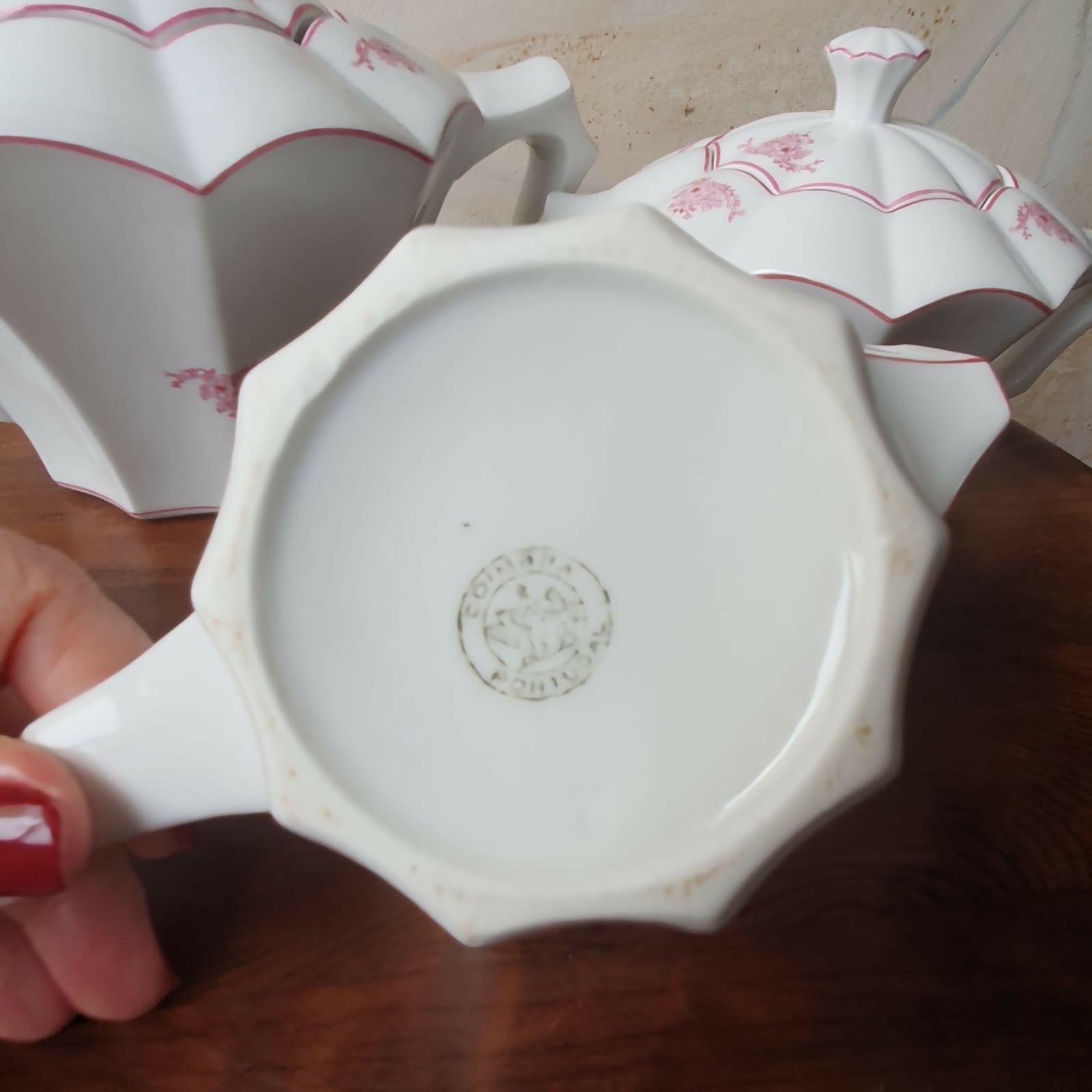 Raro conjunto de serviço de café e chá em porcelana portuguesa de Coimbra.