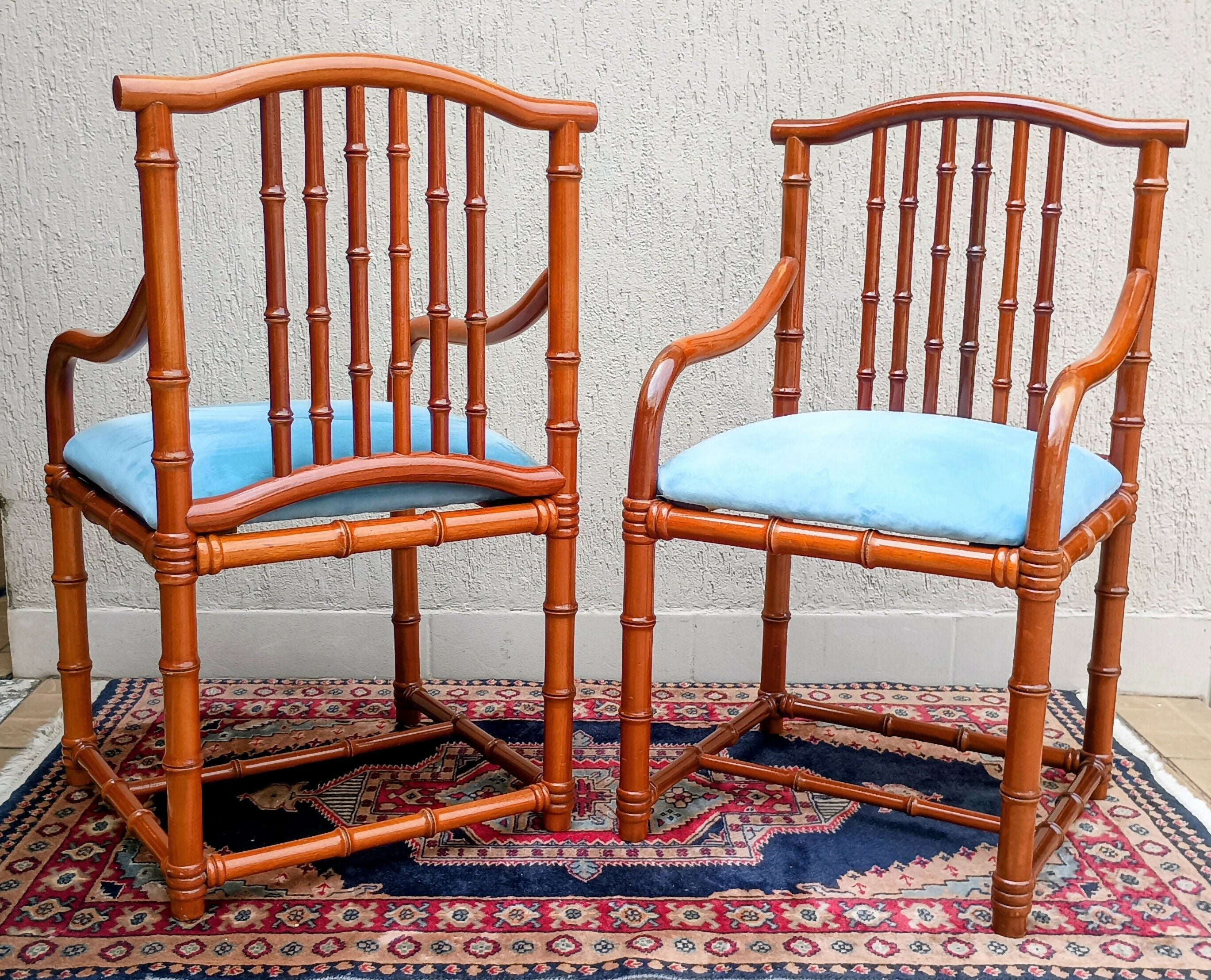 Par de cadeiras com braço em madeira maciça design bambu dec. 1970