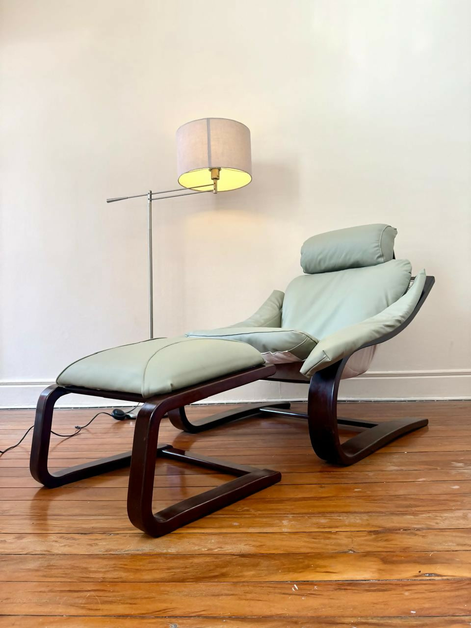 Poltrona Mid Century por Ake Fribytter.