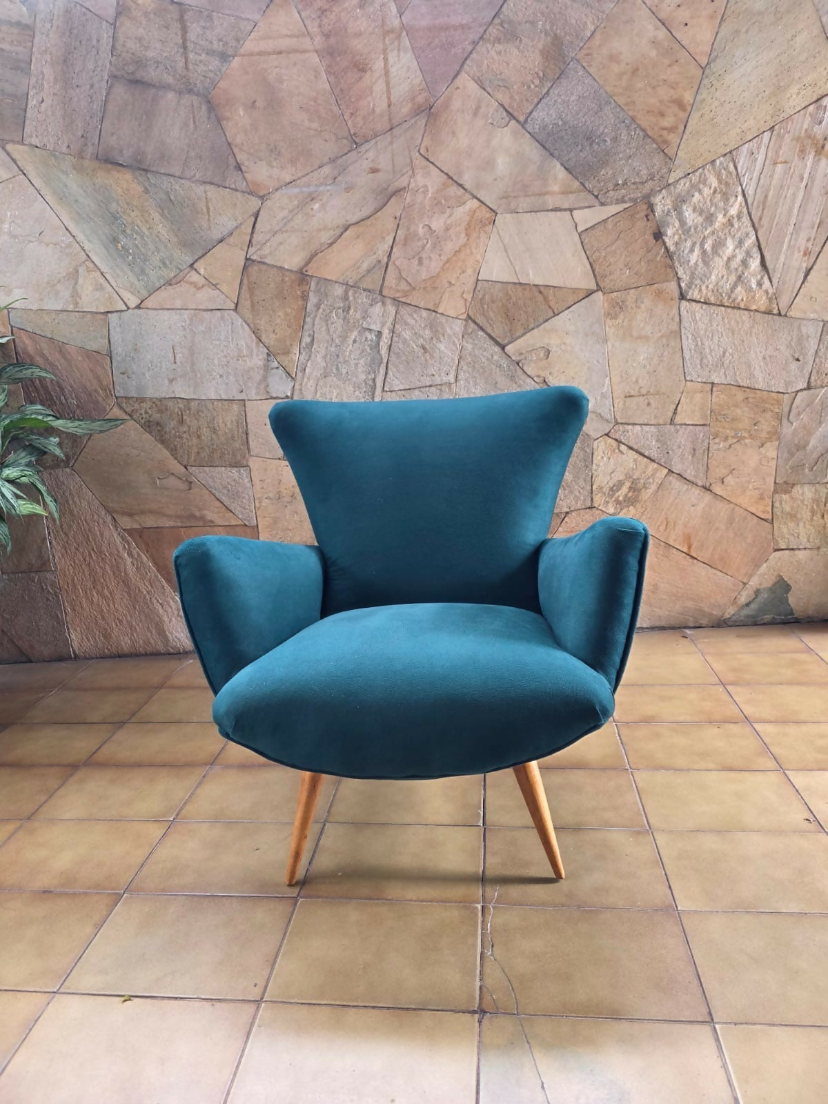 Poltrona Rio anos 50 (tapeçaria nova em veludo verde)