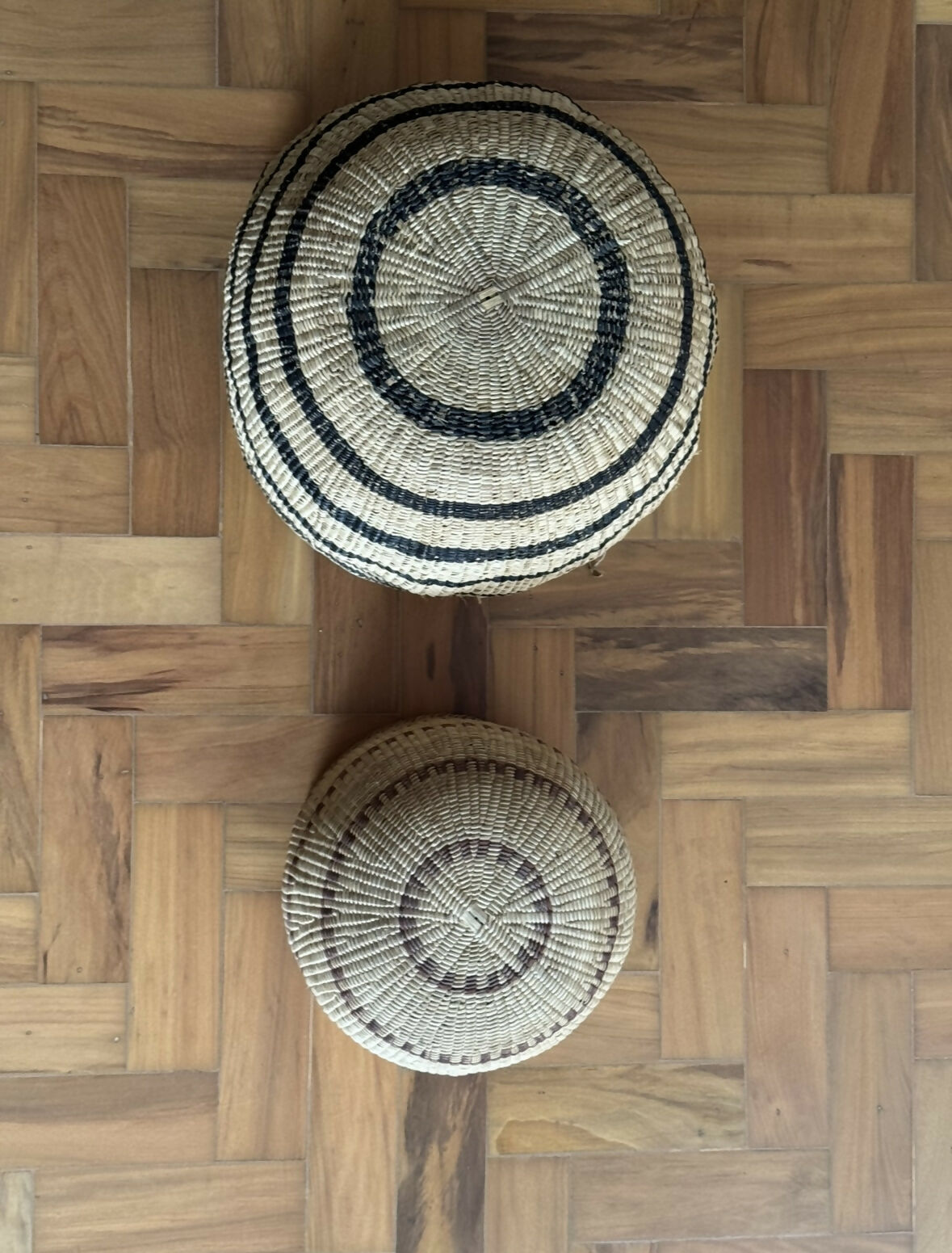 Dupla de cestos artesanais indígenas