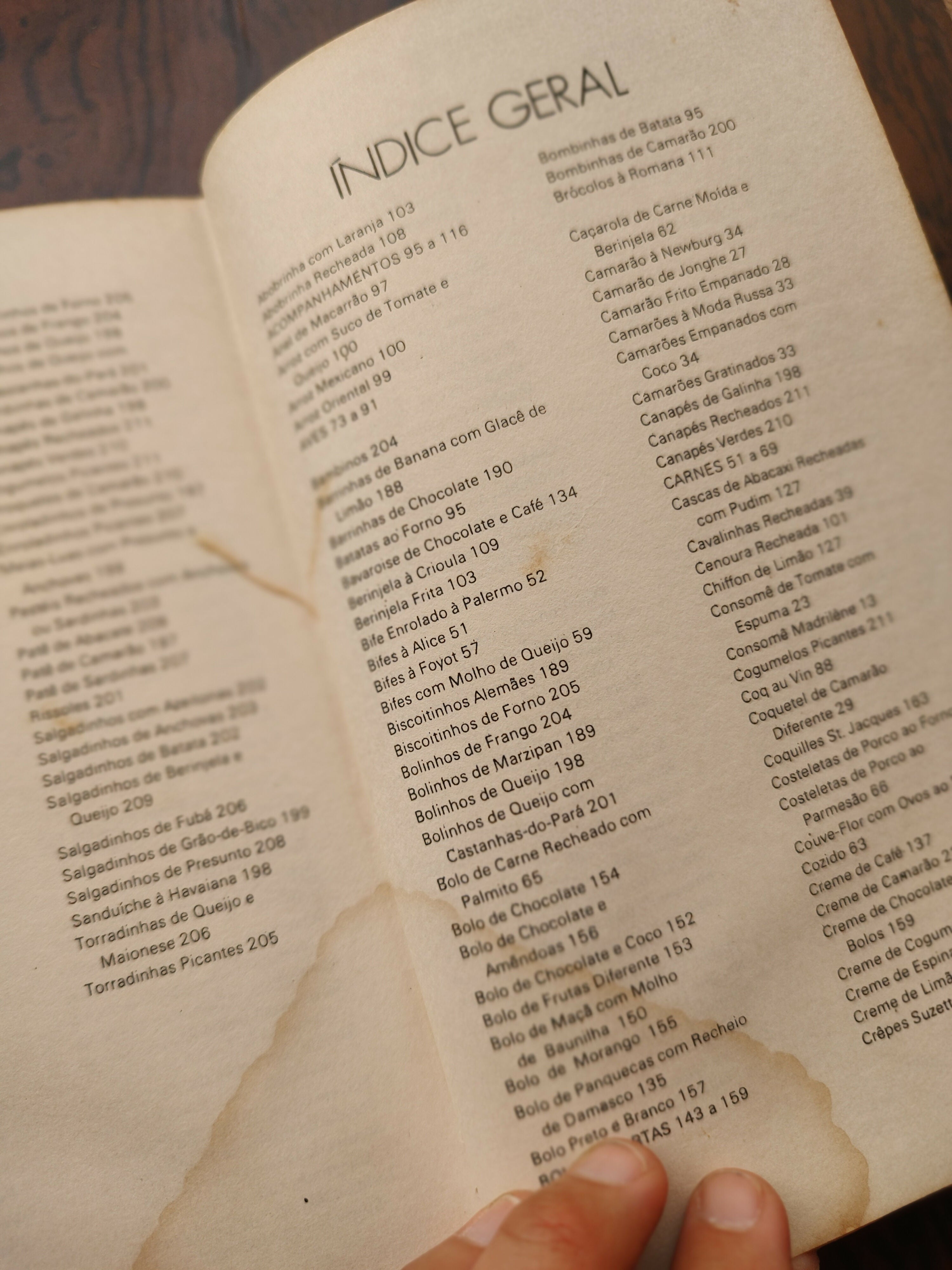 Livro &quot;As Melhores Receitas de Cláudia&quot; - edição 1971