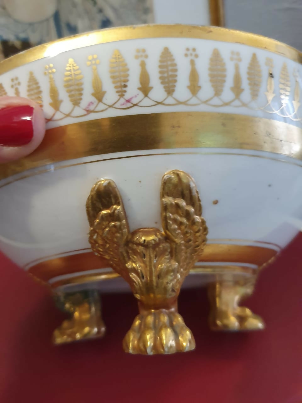 Jardiniére ou centro de mesa com pés em forma de garra de águia, em porcelana do séc XIX Estilo Império (Napoleão III)