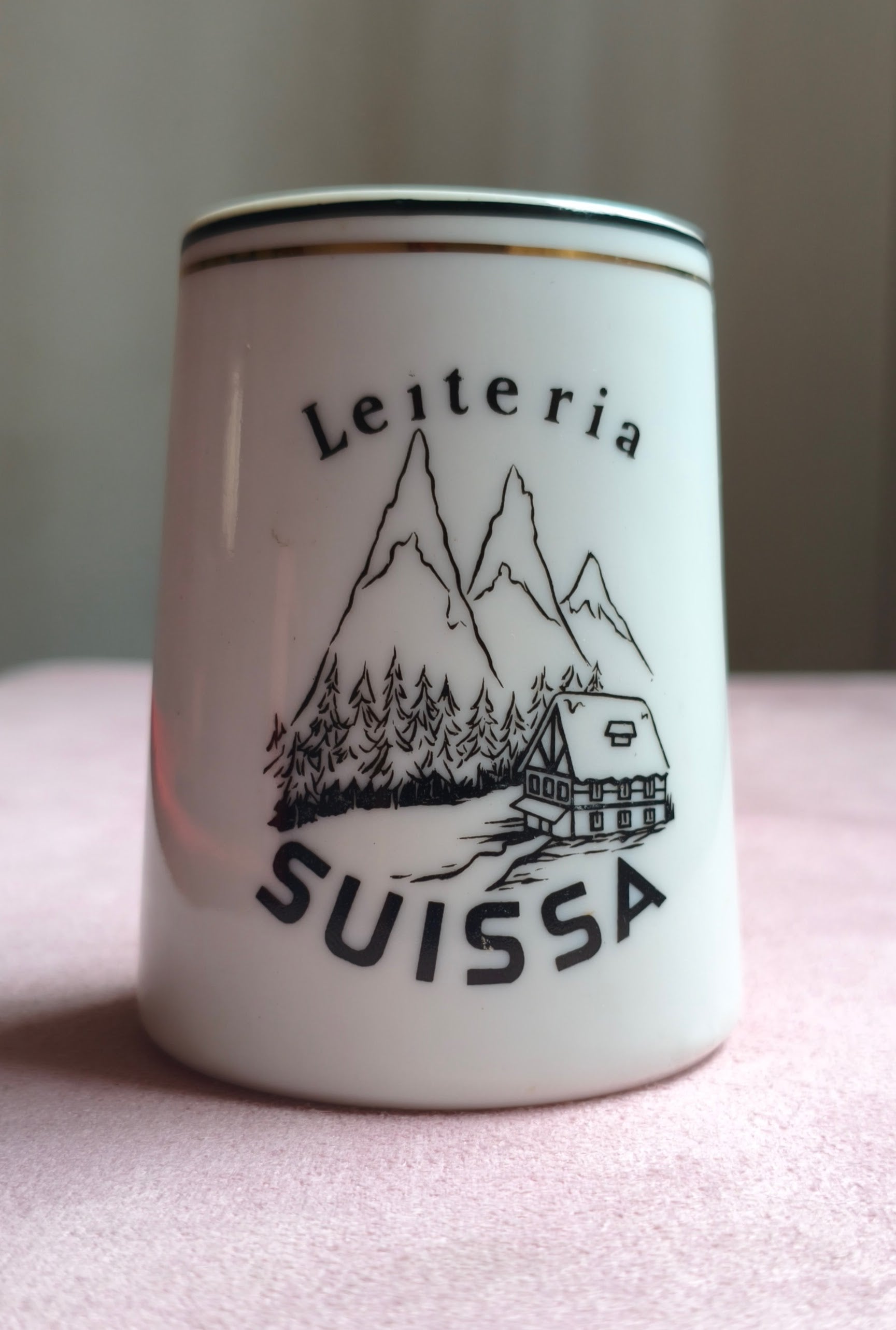 Copo promocional da antiga Leiteria Suissa