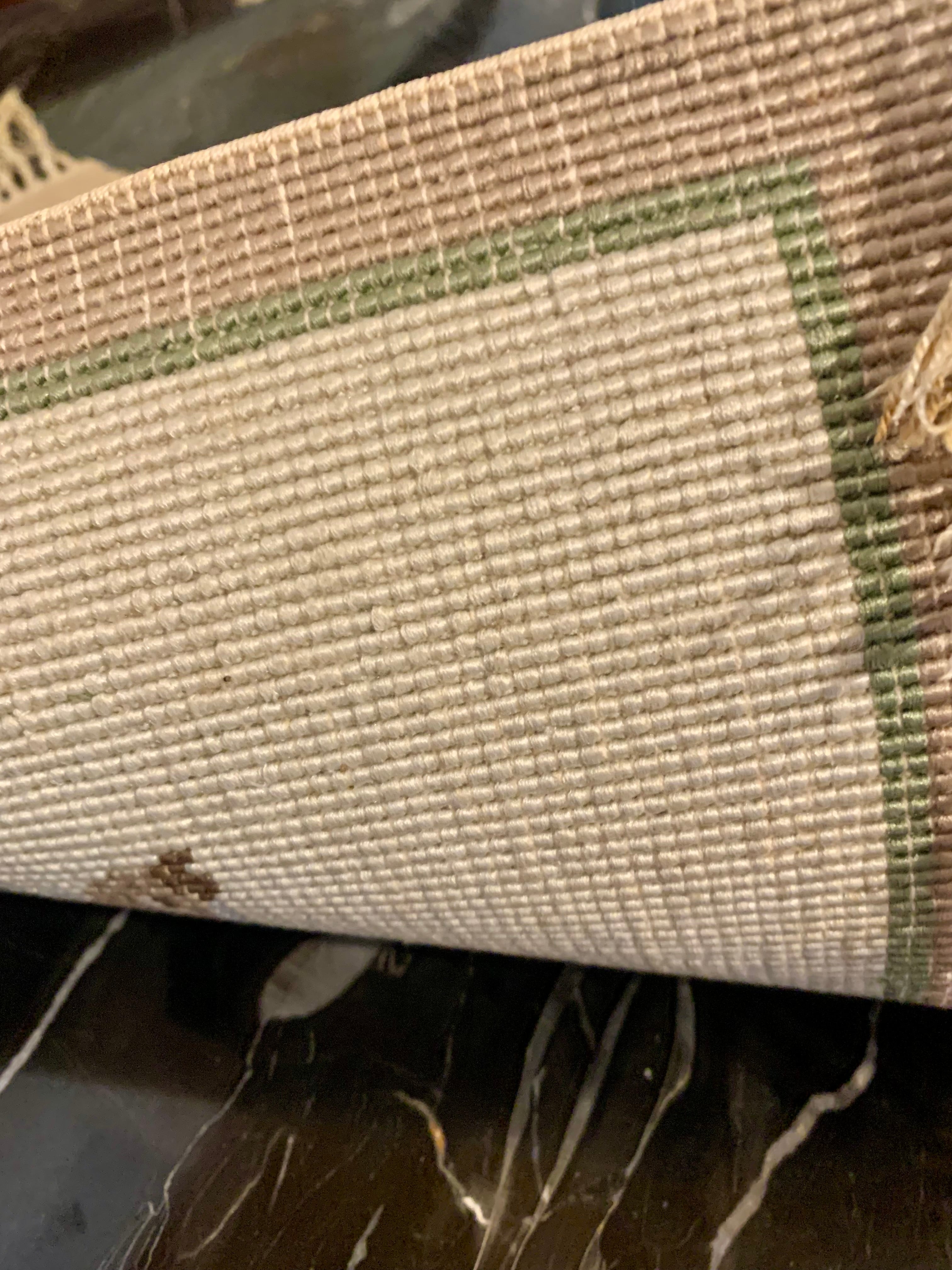 Pequeno e Lindo tapete oriental em fios de seda com pássaros e flores