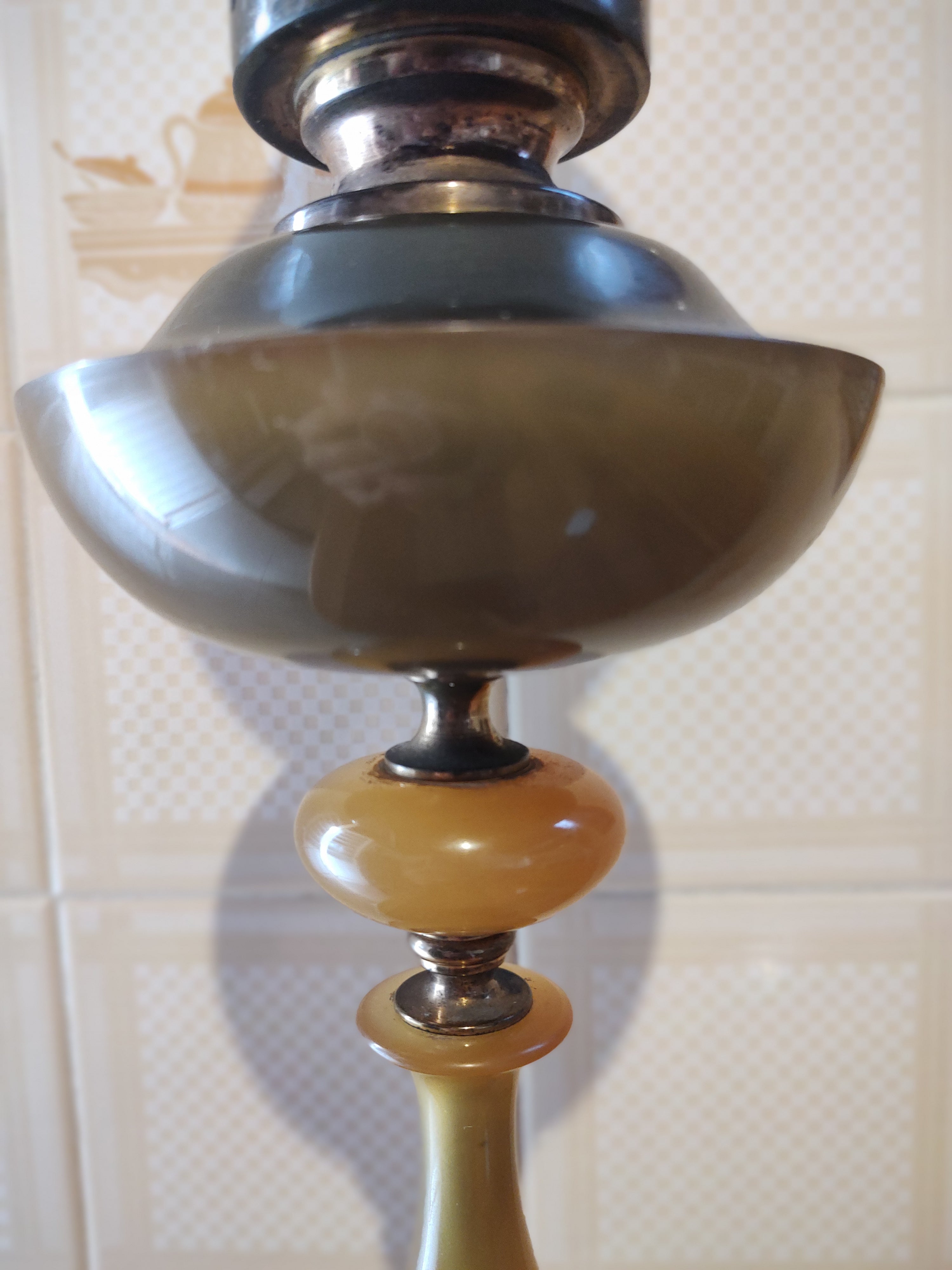 Maravilhoso Abajur / Luminária em acrílico com cúpula de vidro leitoso