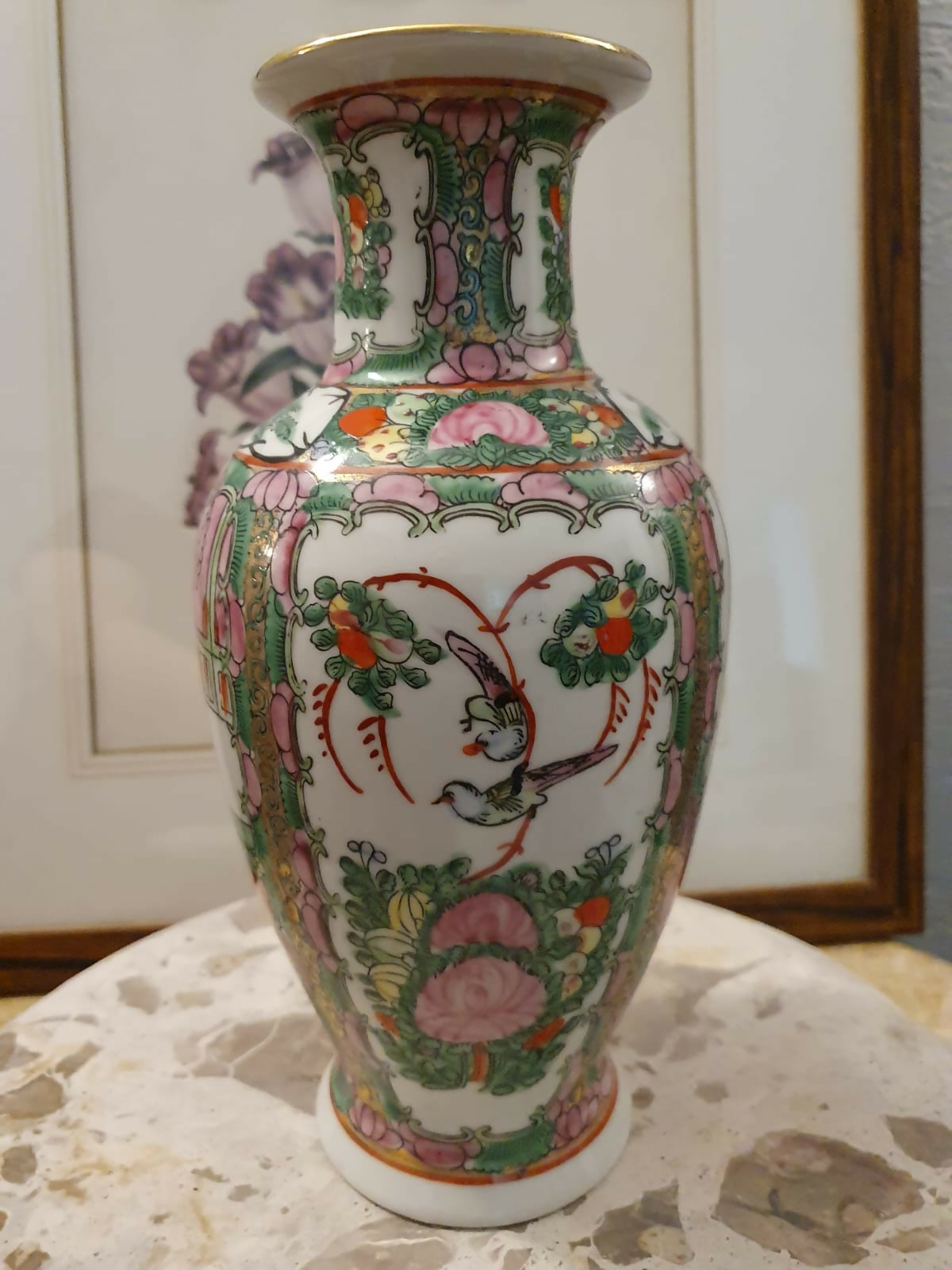 Vaso em porcelana chinesa esmaltada padrão Família Rosa, decoração Mandarim. Lindo e impecável!