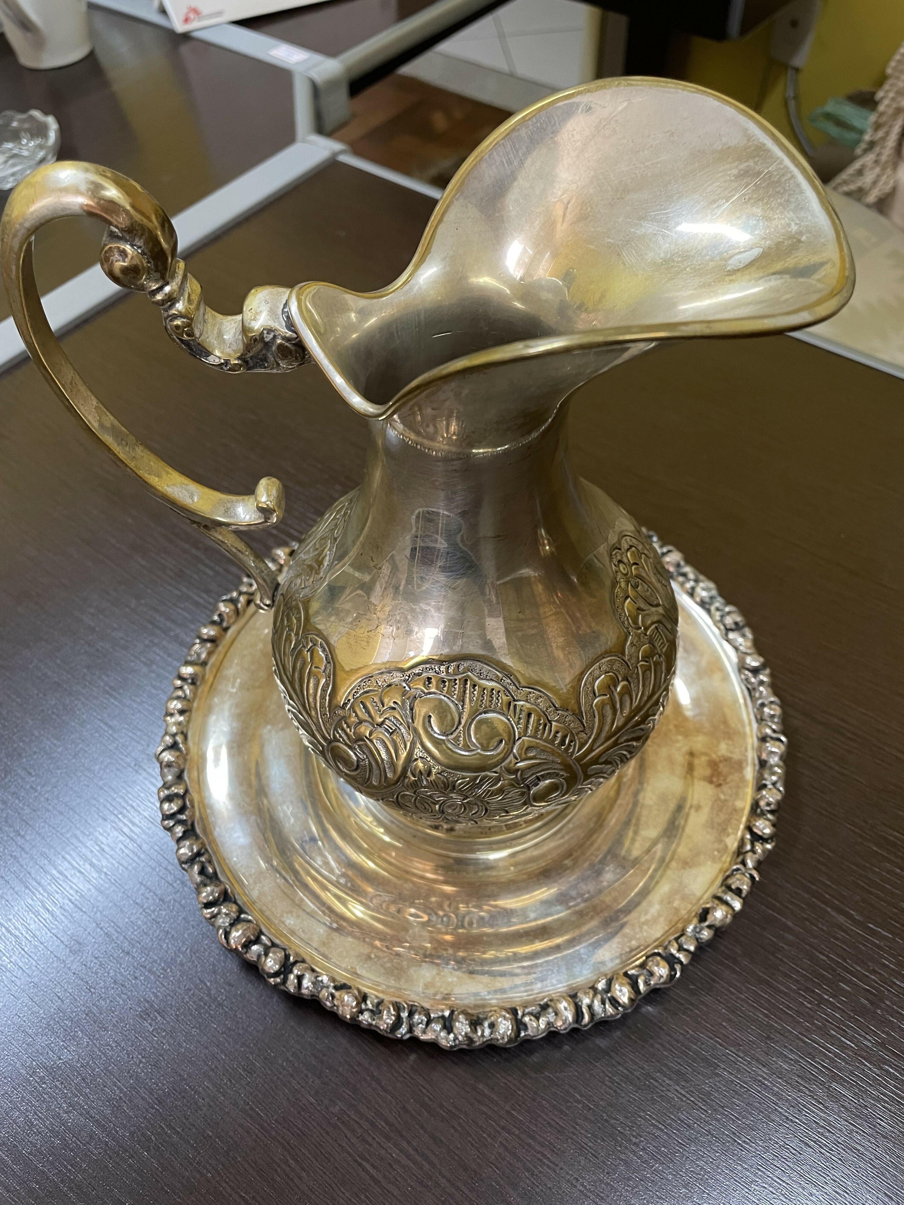 Jarra de água com prato espessurados à prata