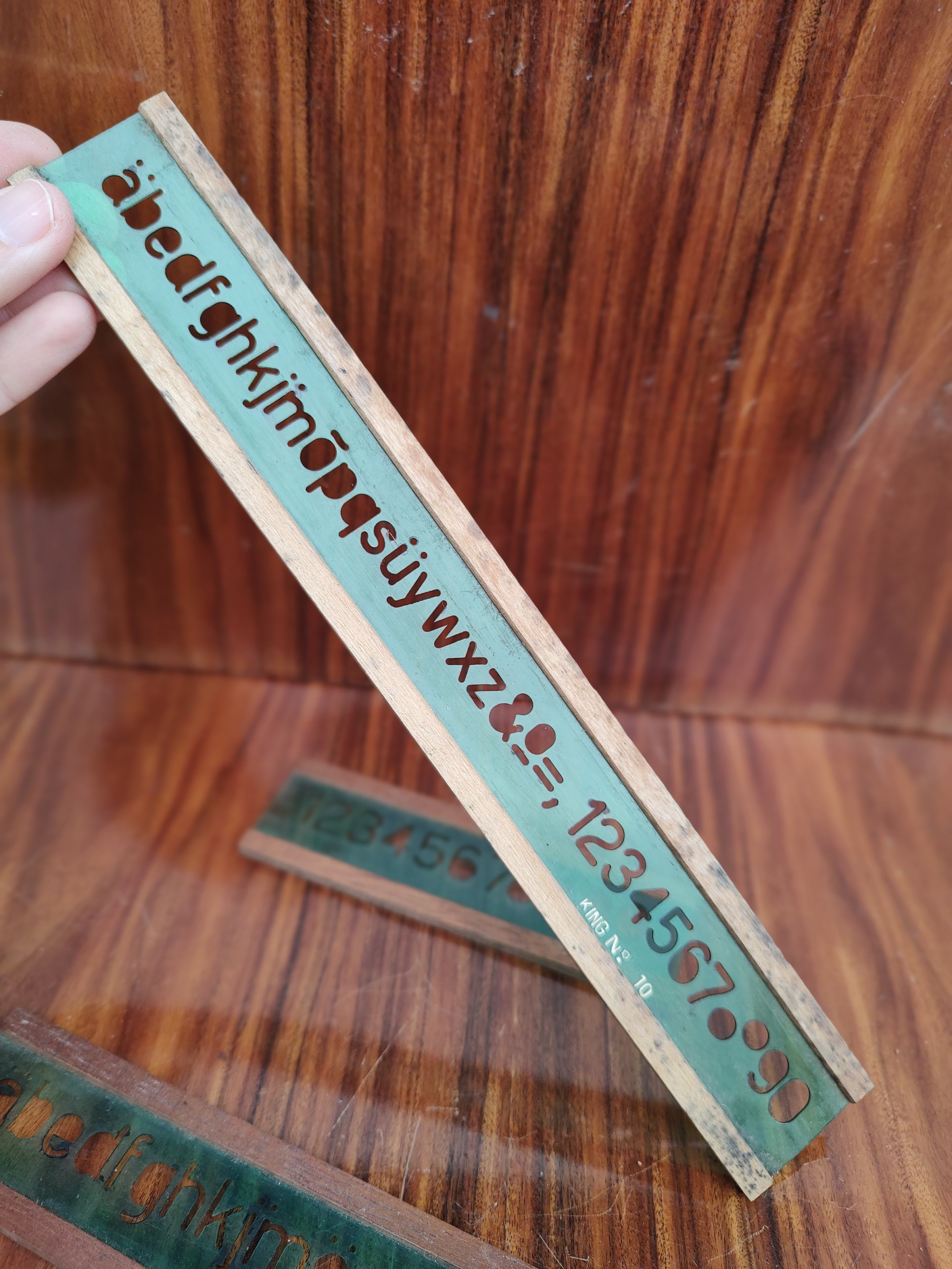 Antigo Conjunto de Normógrafo (régua) marca King com letras e números - anos 60