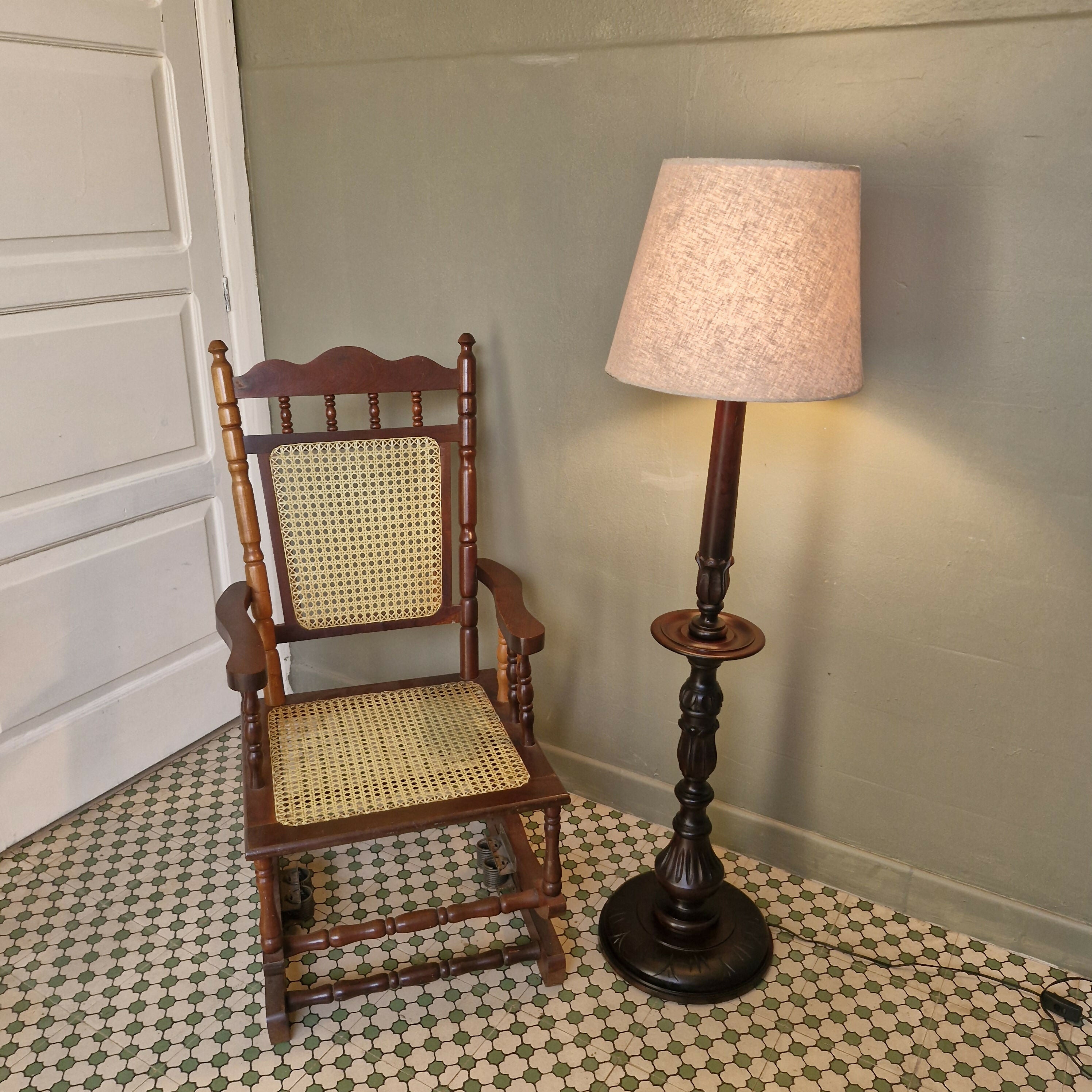 Abajur de Piso em Imbuia