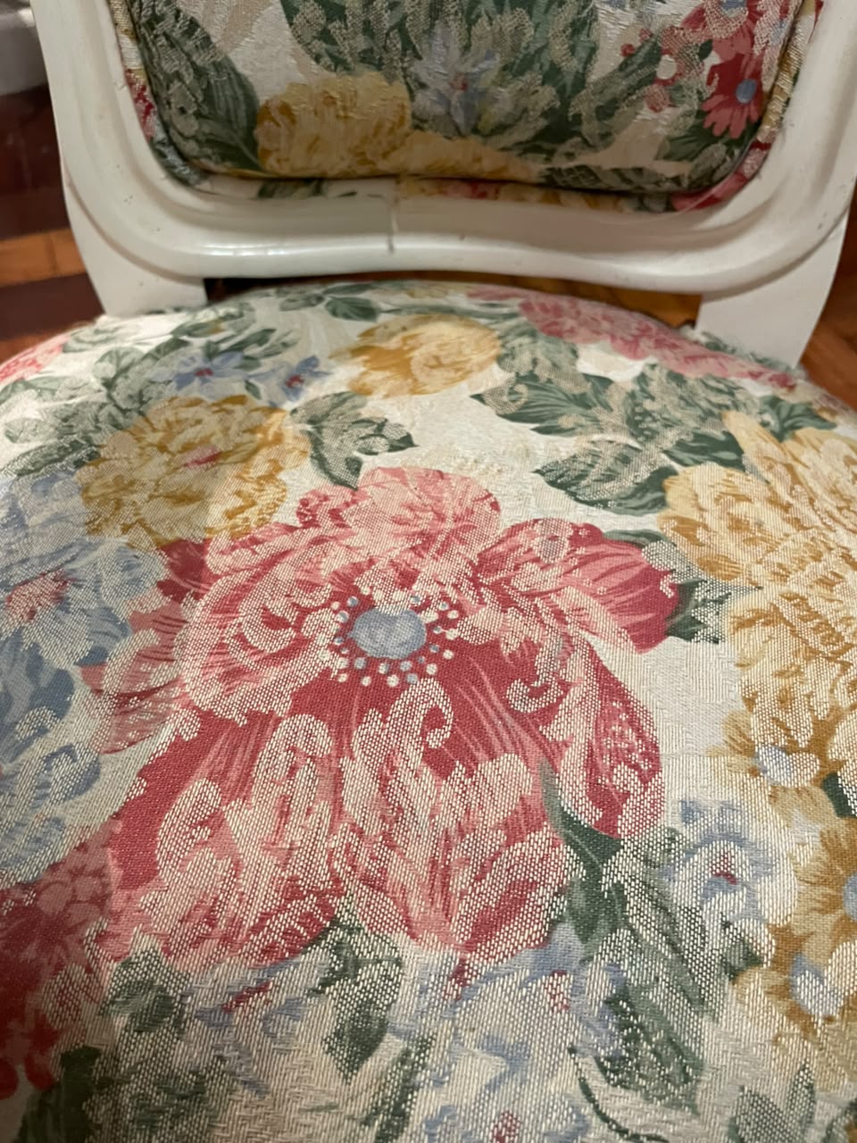 Cadeira de bonecas / infantil Luís XV com tecido floral laqueada em branco 