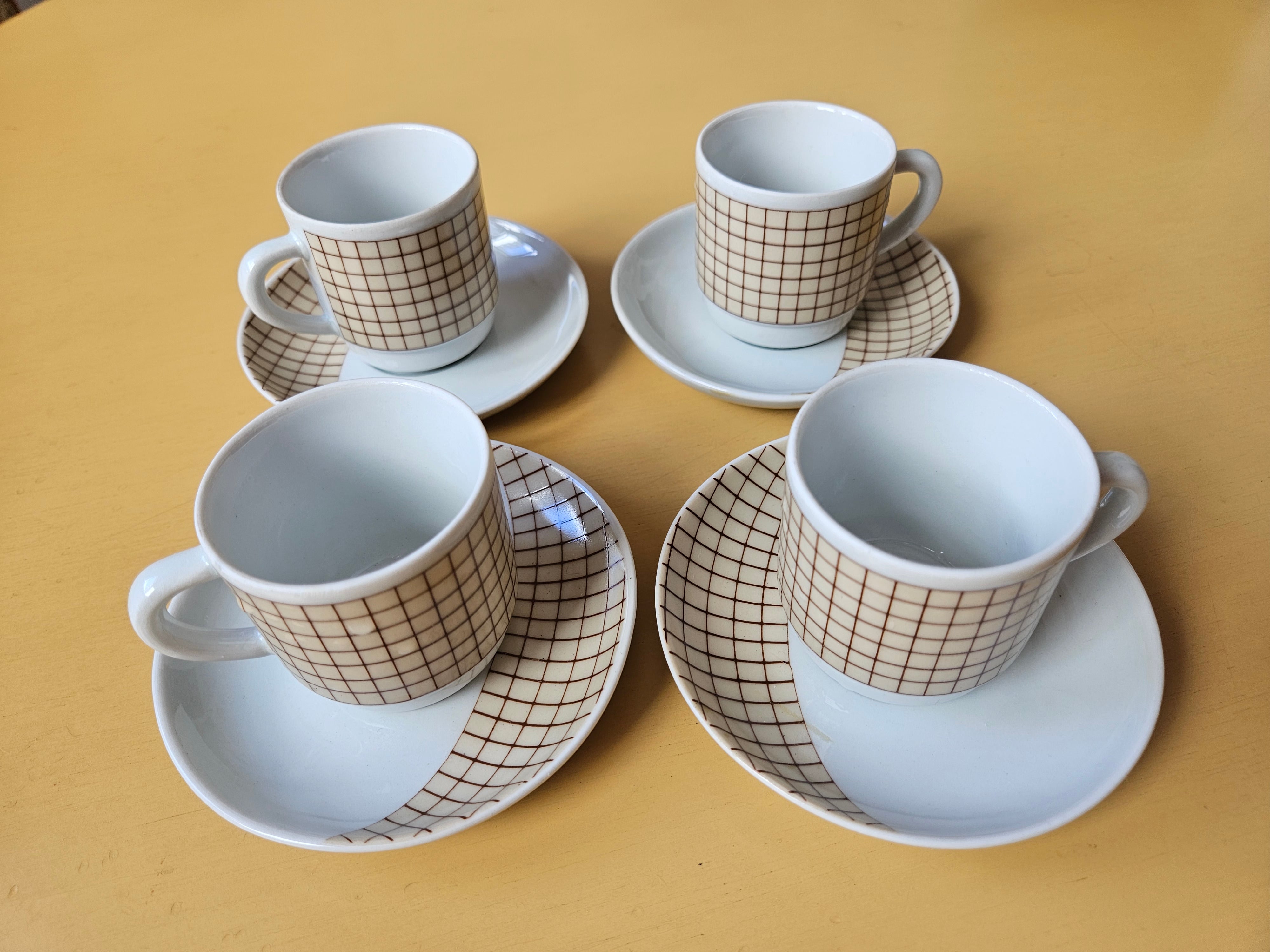 Xícara de Café Porcelana Pozzani Anos 70 Xadrez -  Jogo com 4 xícaras completas