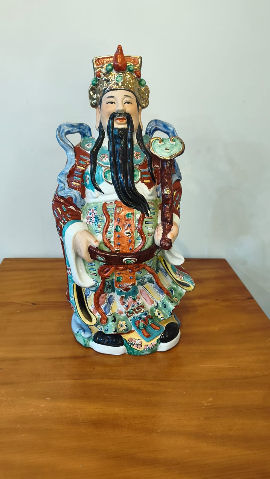Figura oriental em porcelana policromada — 42 cm