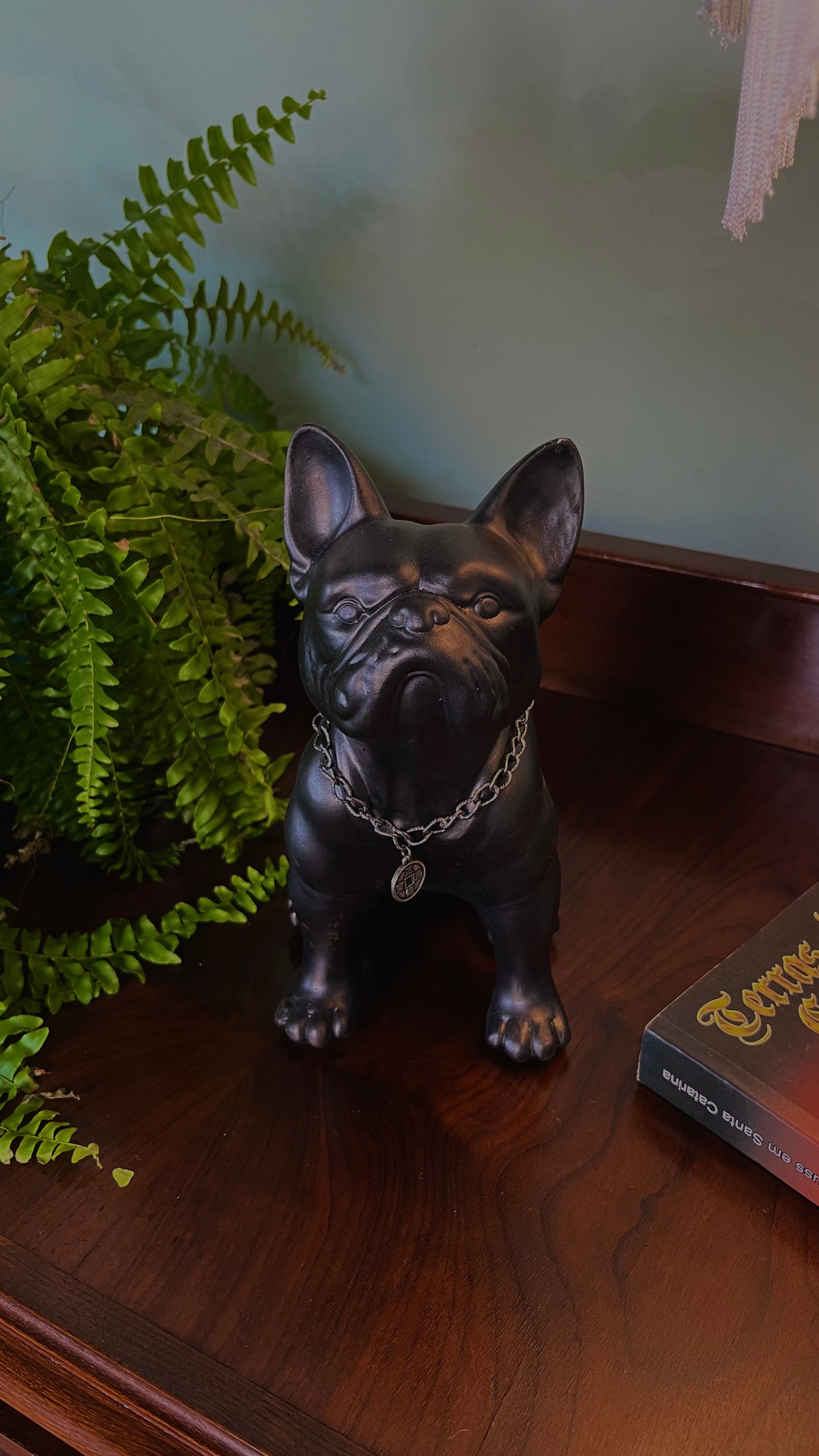 Escultura Bulldog Francês em Estuque Resinado