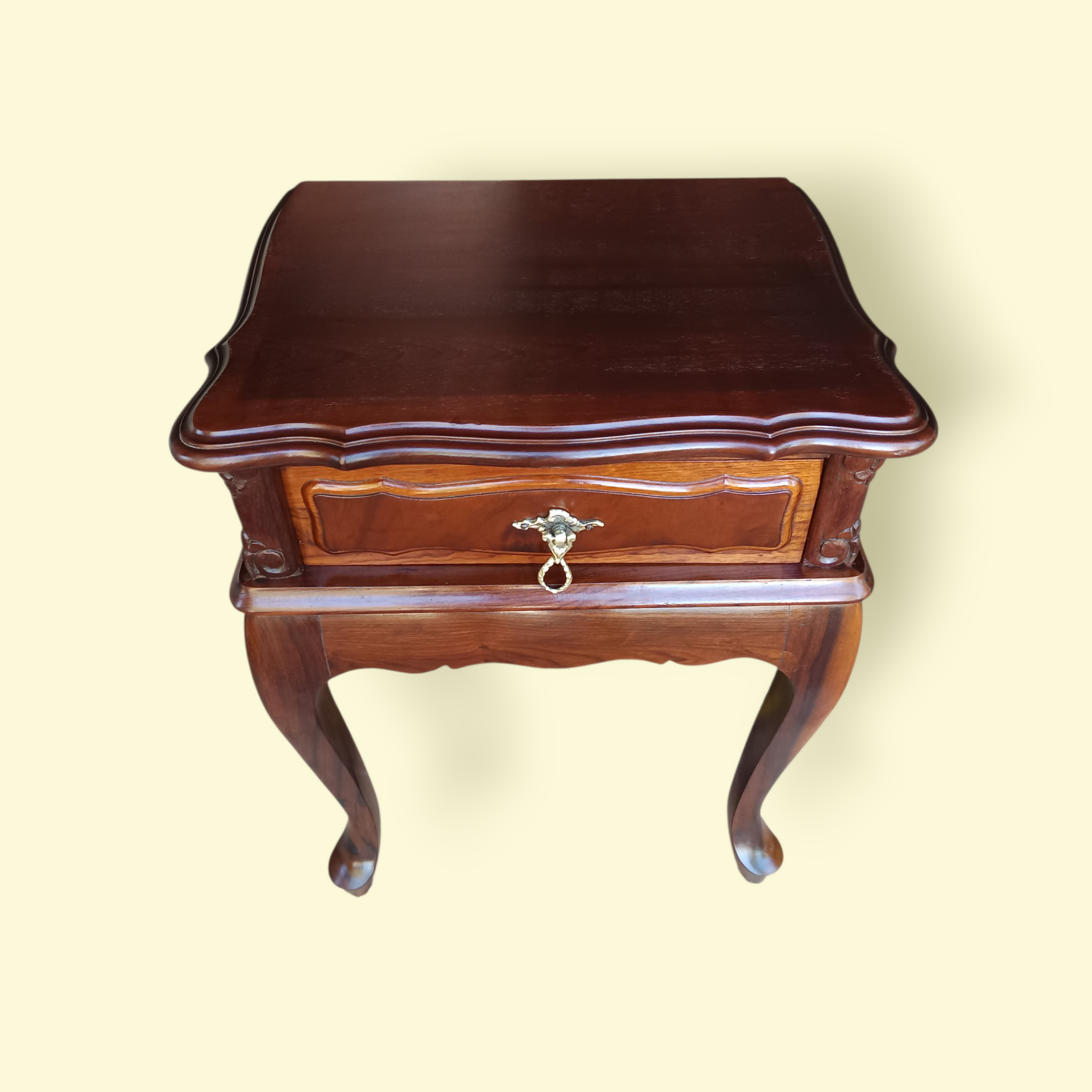 Par de Mesinhas de Cabeceira Clássico